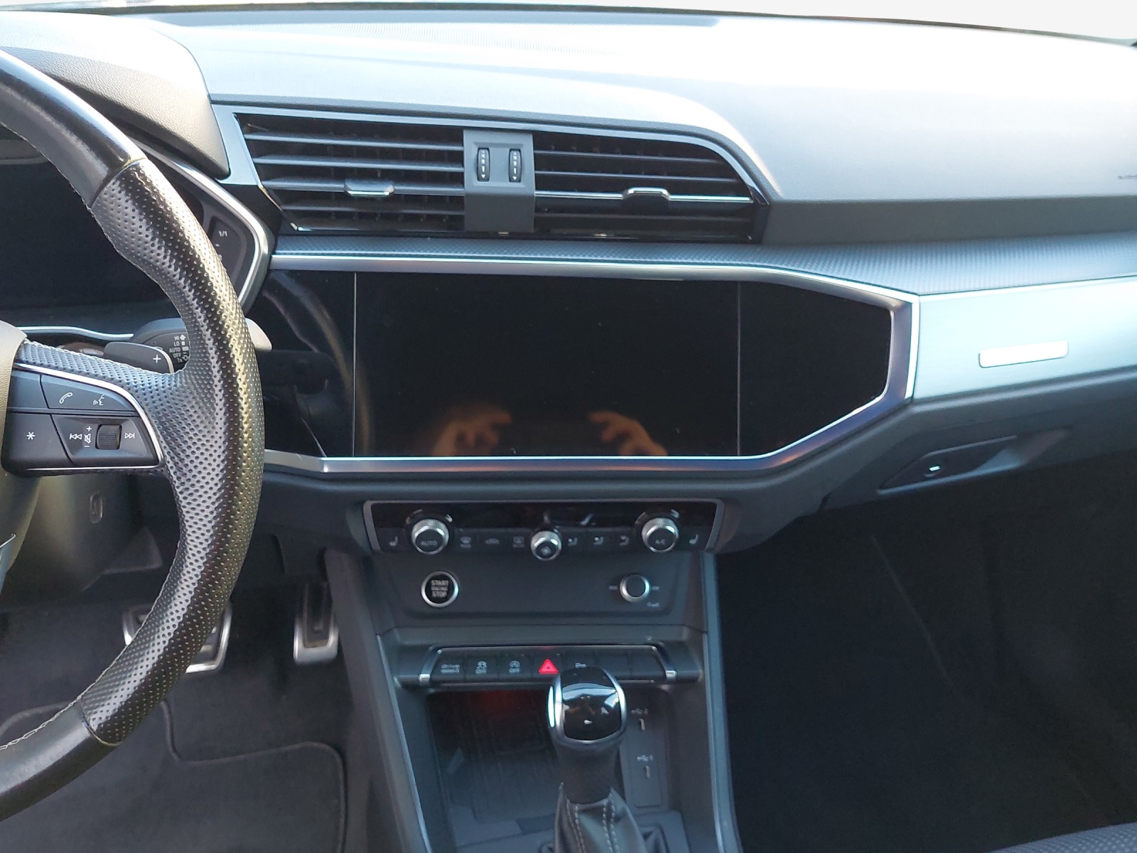 AUDI Q3 35 TFSI S line Attraction S-tronic-image-10