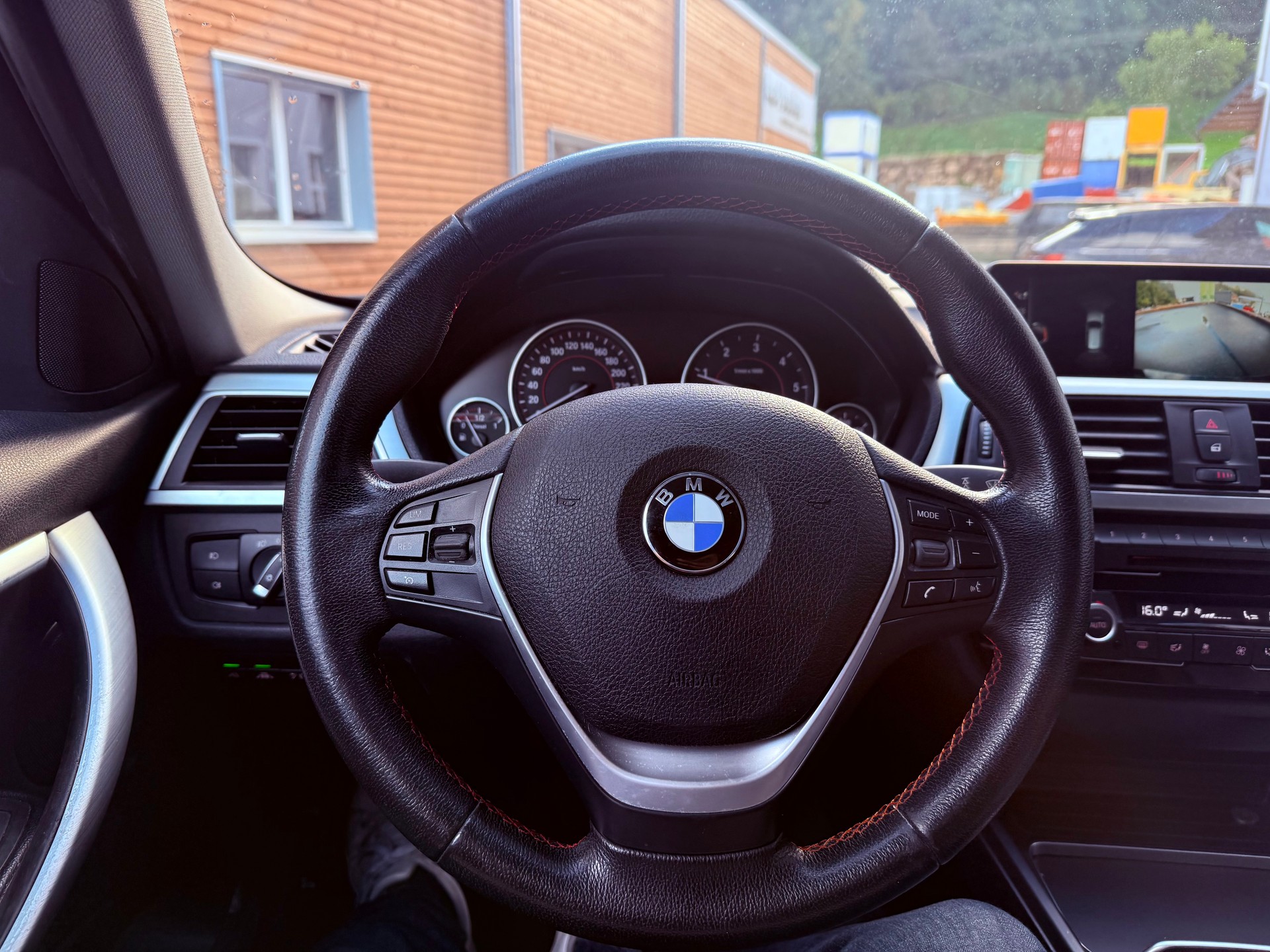 BMW 320d xDrive Touring Sport Line Steptronic-image-5