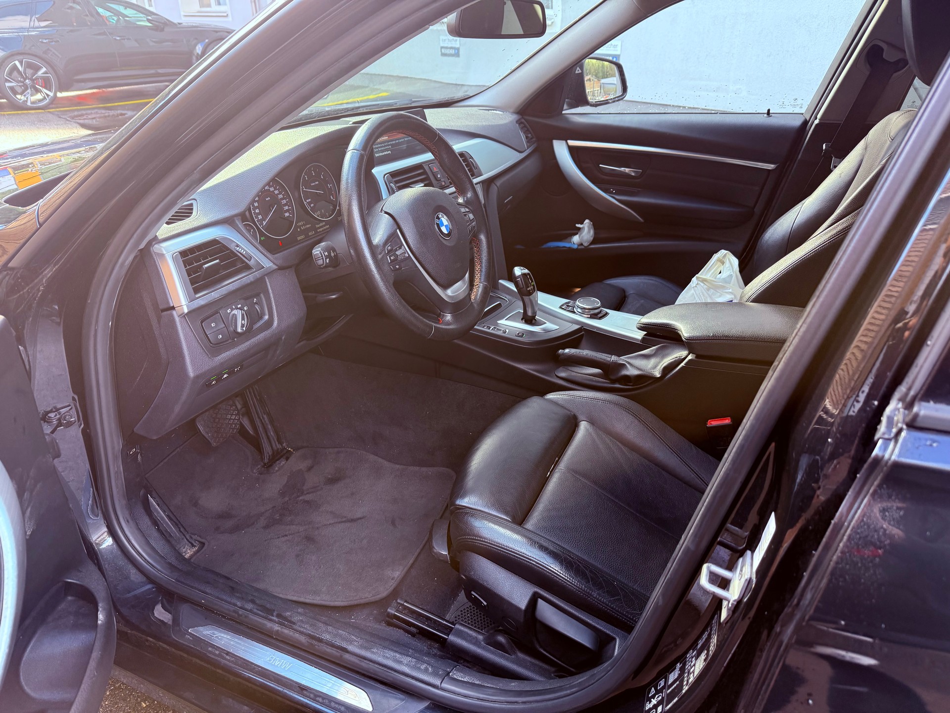 BMW 320d xDrive Touring Sport Line Steptronic-image-4