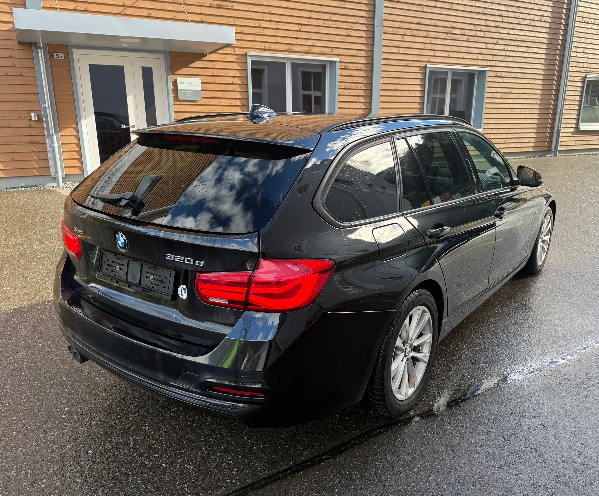 BMW 320d xDrive Touring Sport Line Steptronic-image-2