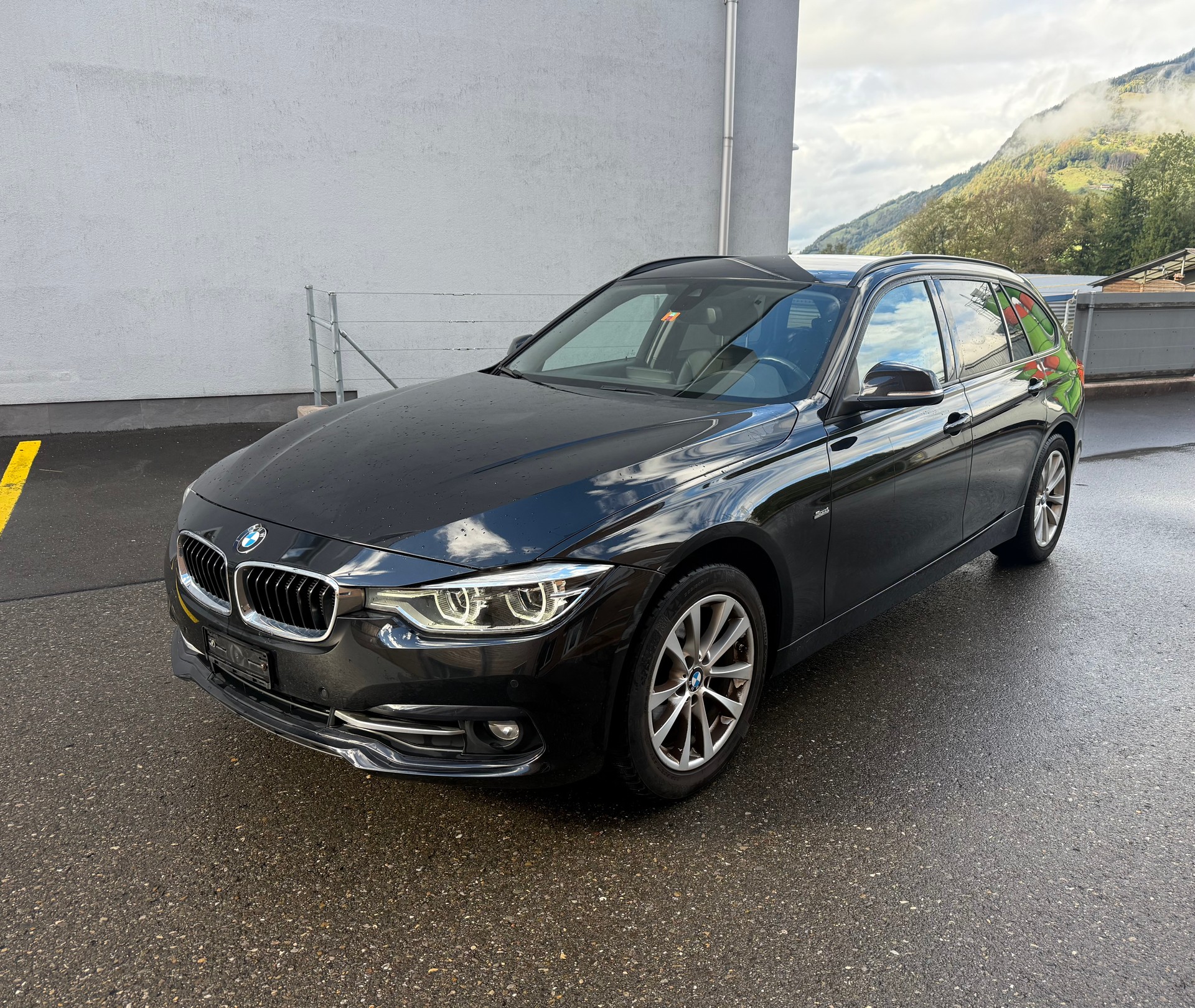BMW 320d xDrive Touring Sport Line Steptronic-image-0