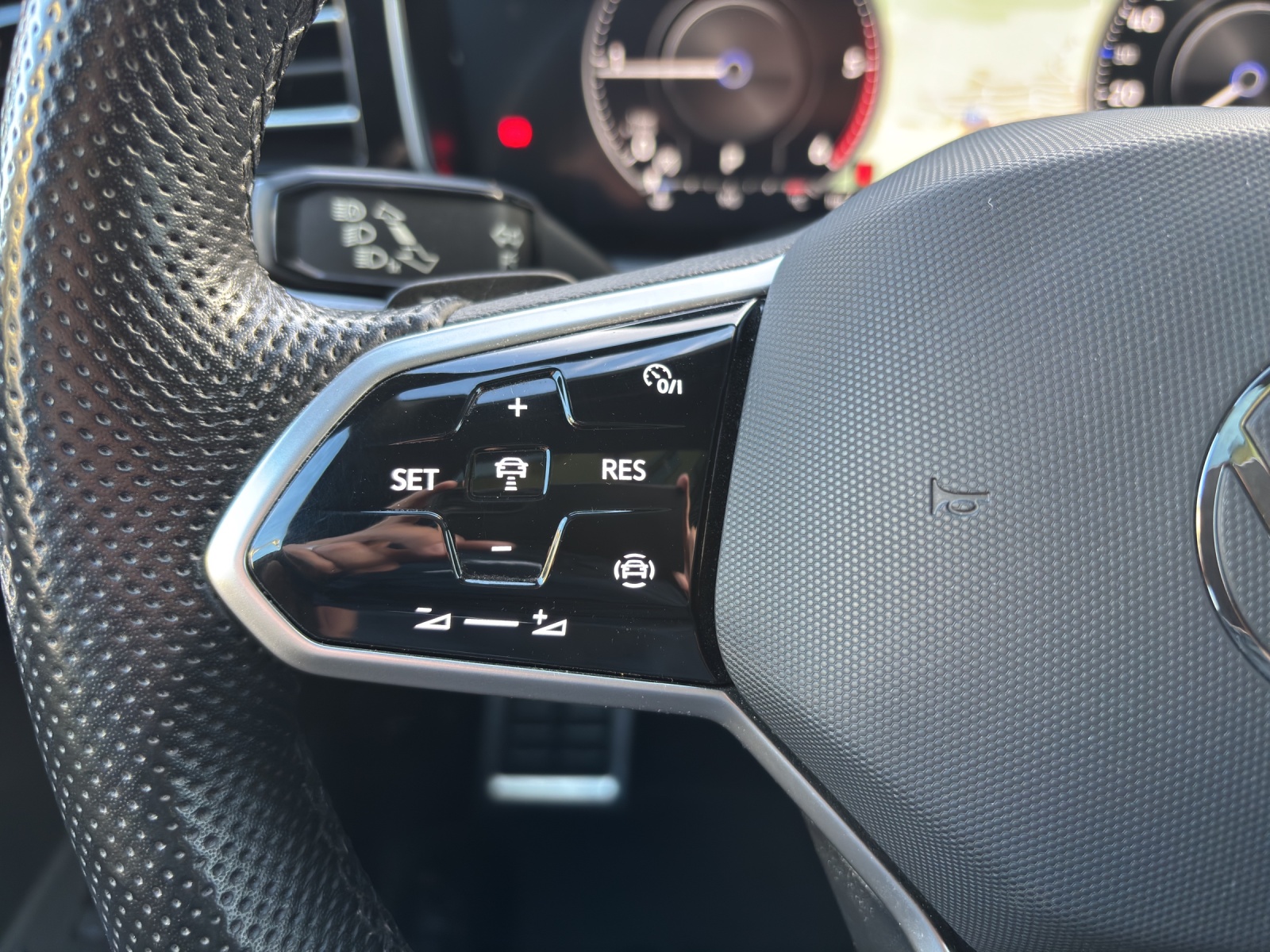 VW Touareg 3.0 TDI R Line Tiptronic mit AHK, Sitzbelüftung & Panorama-Ausstell-/Schiebedach-image-12