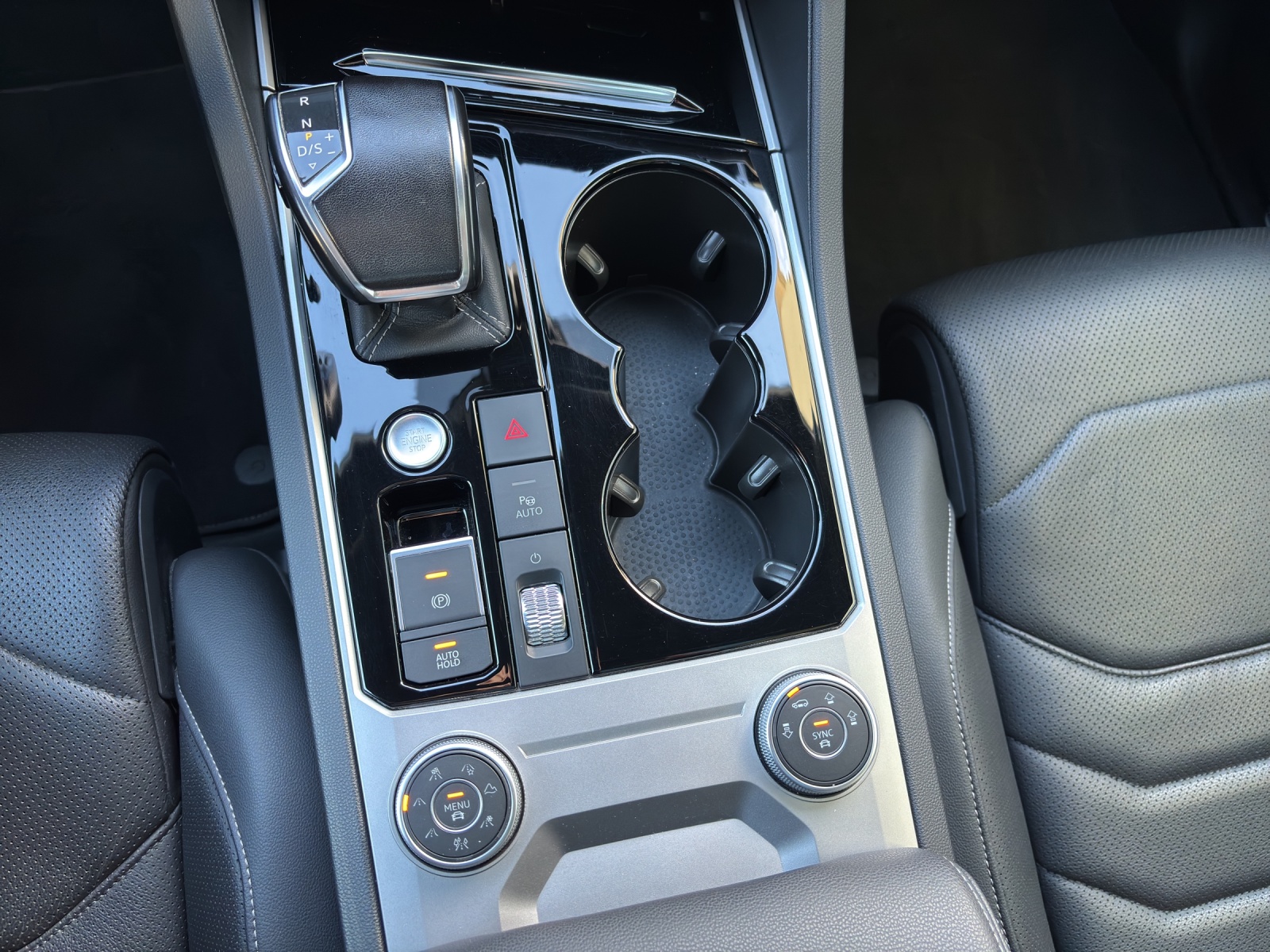 VW Touareg 3.0 TDI R Line Tiptronic mit AHK, Sitzbelüftung & Panorama-Ausstell-/Schiebedach-image-17
