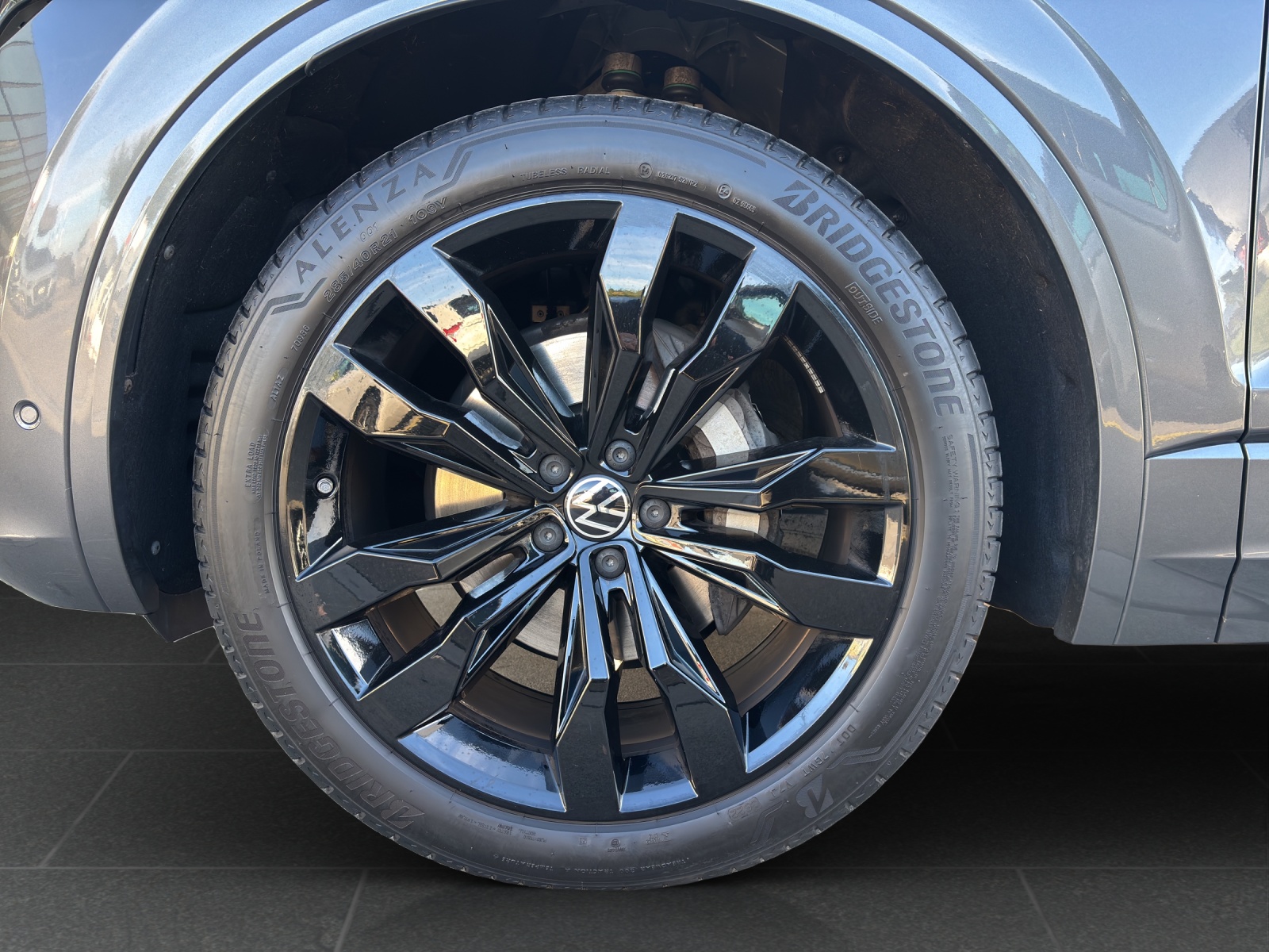 VW Touareg 3.0 TDI R Line Tiptronic mit AHK, Sitzbelüftung & Panorama-Ausstell-/Schiebedach-image-6
