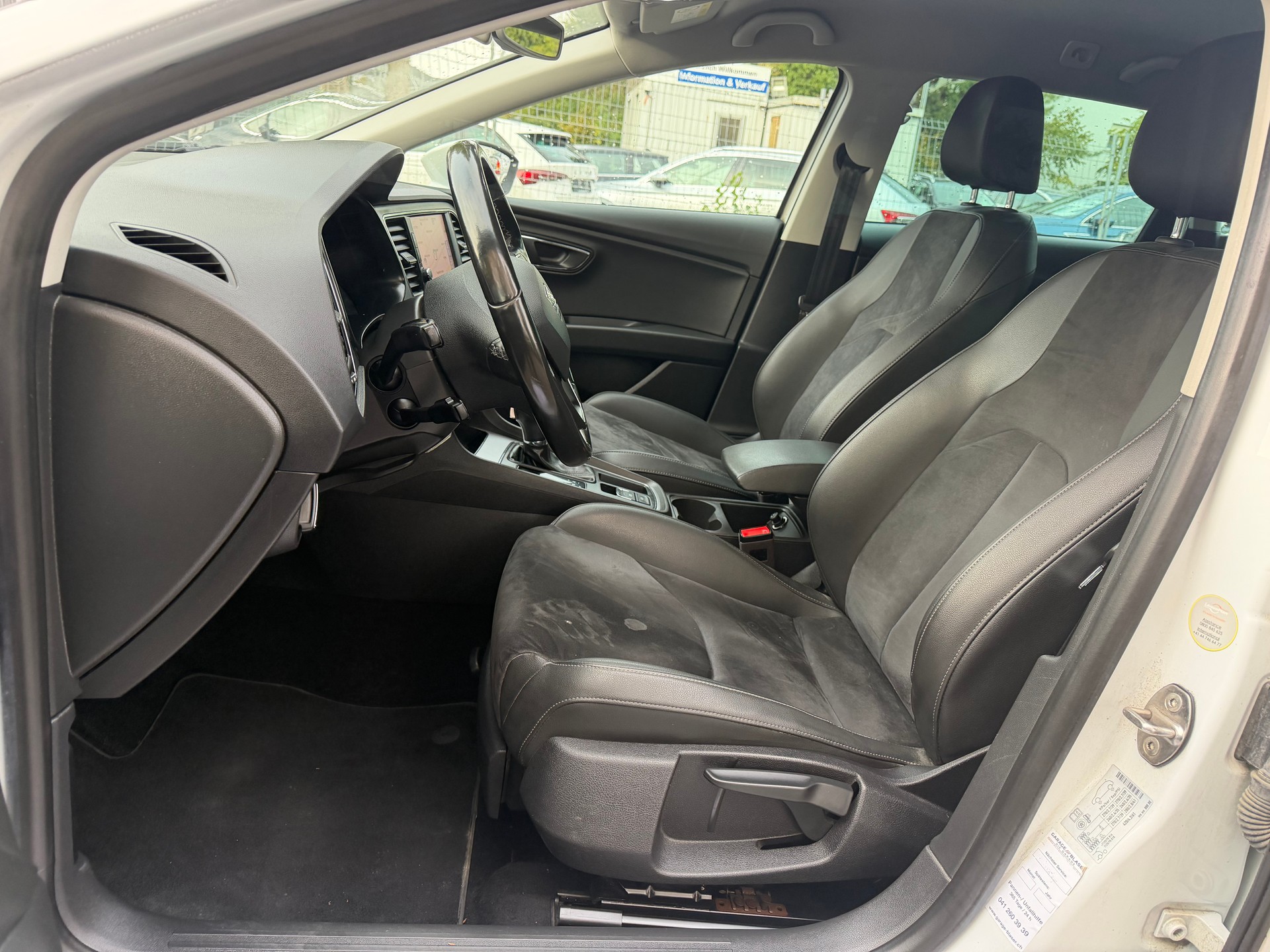 SEAT Leon ST 2.0 TDI Style DSG * Leder * Gr. Navi * Xenon * Klima-auto * PDC v&h * Tempomat * Ab MFK-image-6