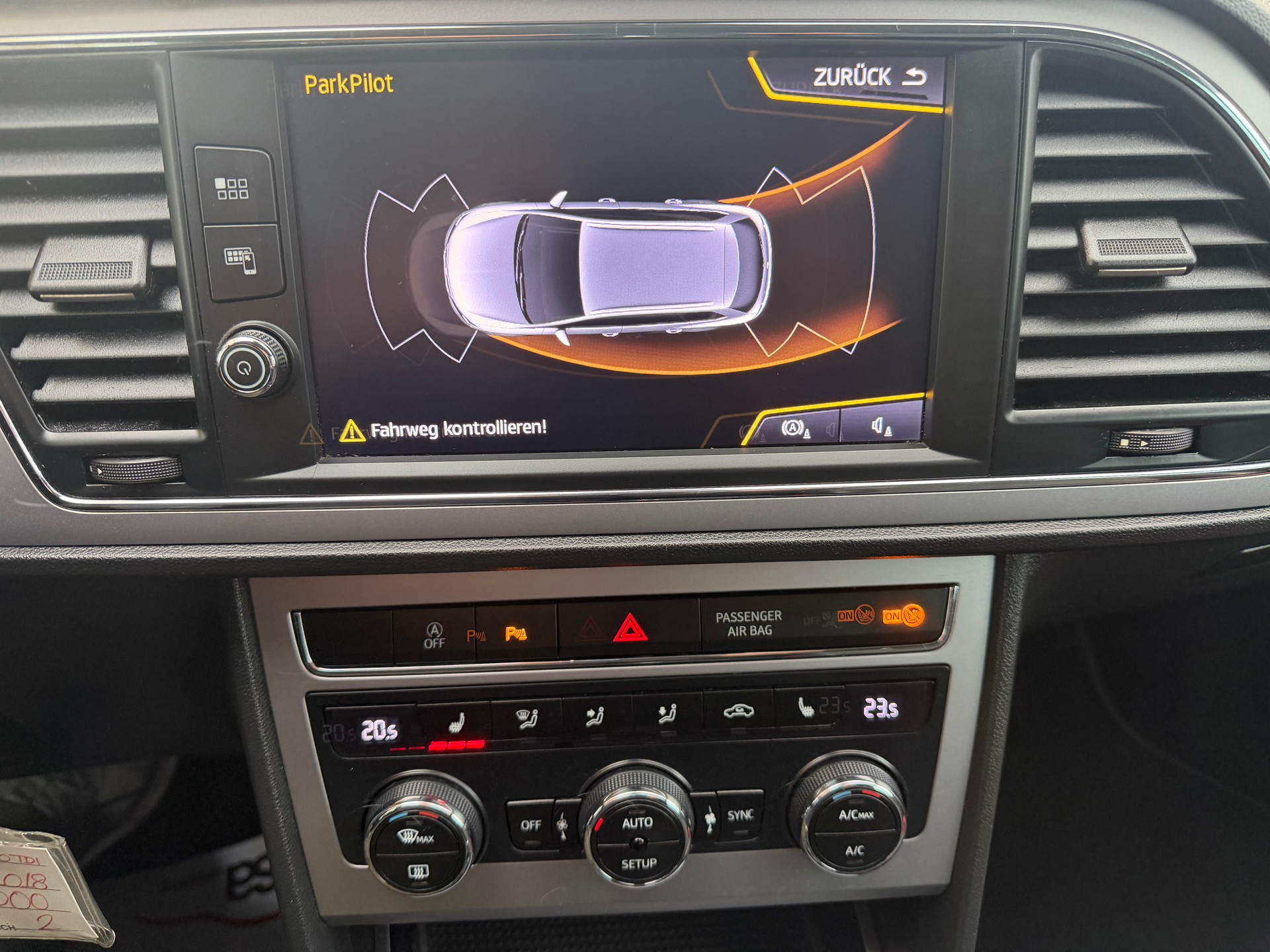 SEAT Leon ST 2.0 TDI Style DSG * Leder * Gr. Navi * Xenon * Klima-auto * PDC v&h * Tempomat * Ab MFK-image-8