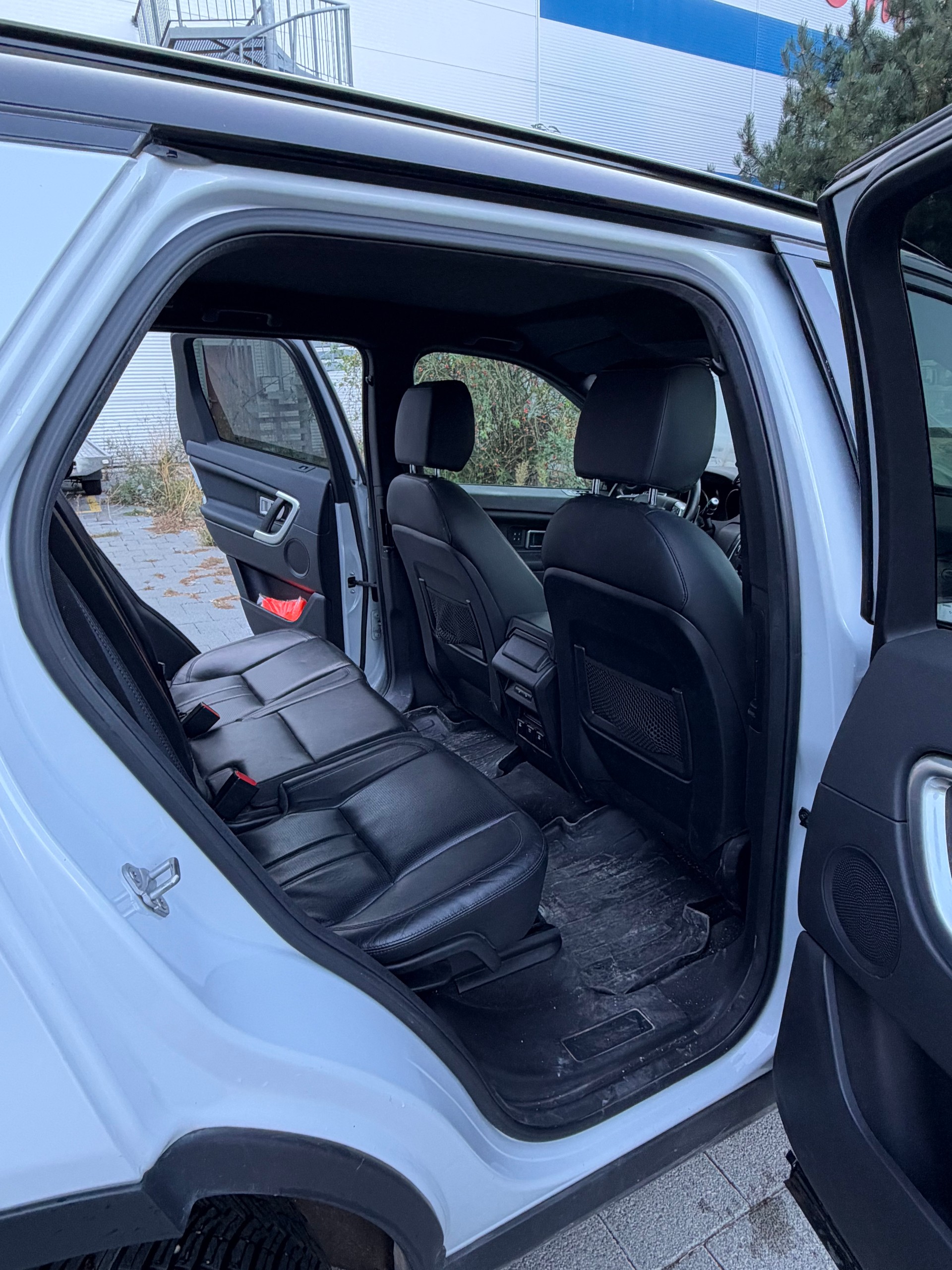 LAND ROVER Discovery Sport 2.0 TD4 HSE AT9-image-4