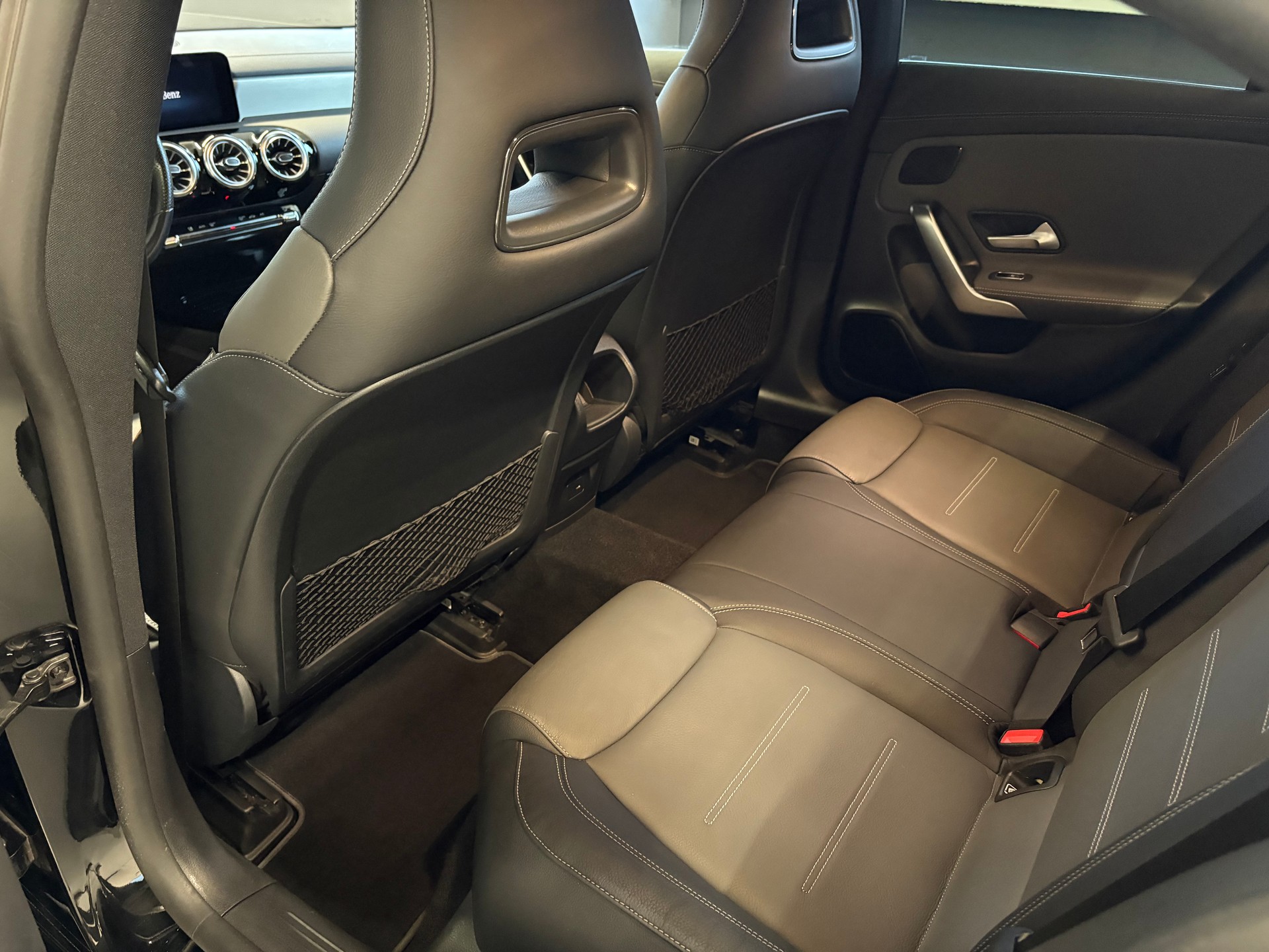 MERCEDES-BENZ CLA 250 4Matic AMG Line 7G-DCT-image-14