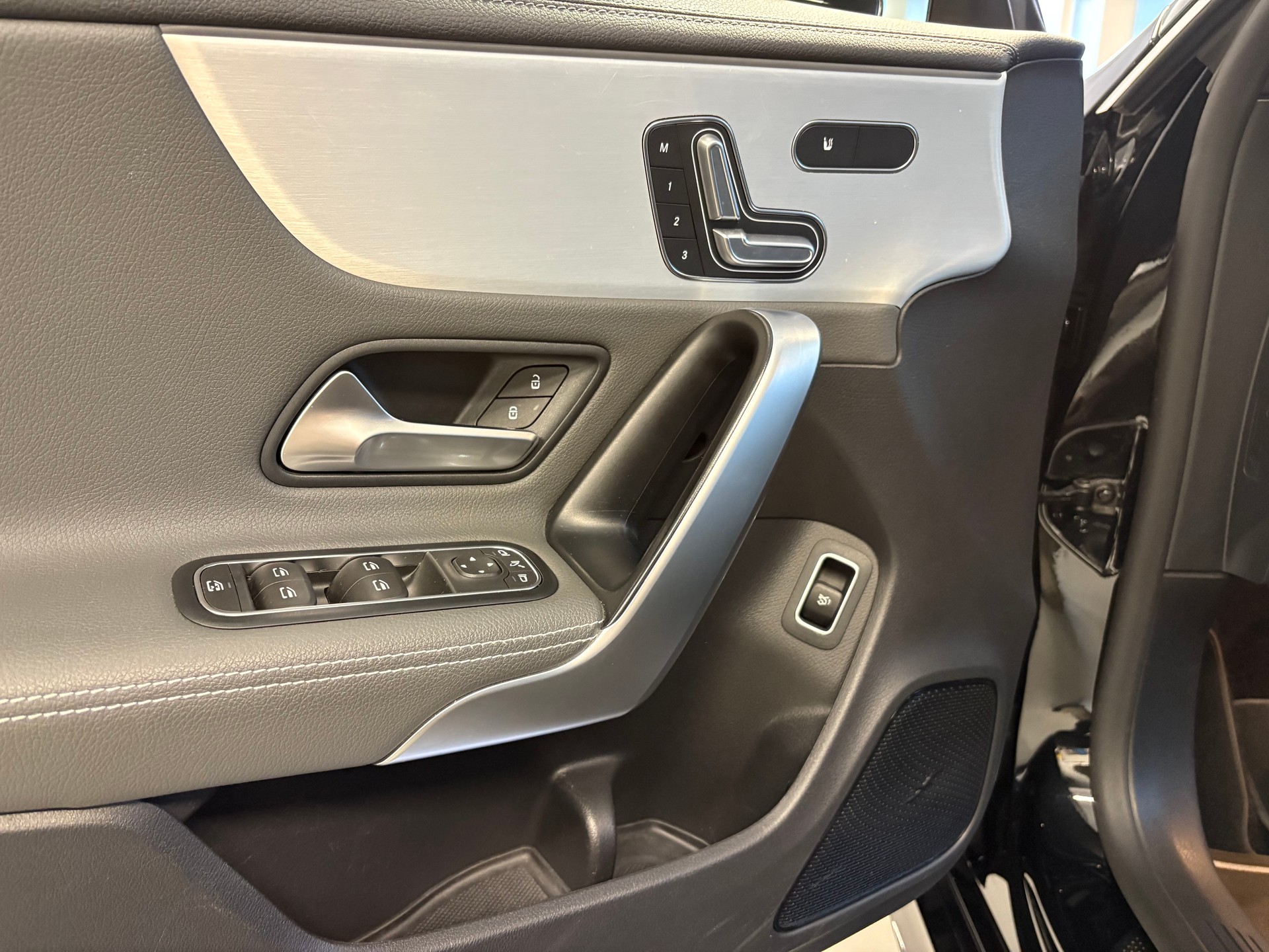MERCEDES-BENZ CLA 250 4Matic AMG Line 7G-DCT-image-12