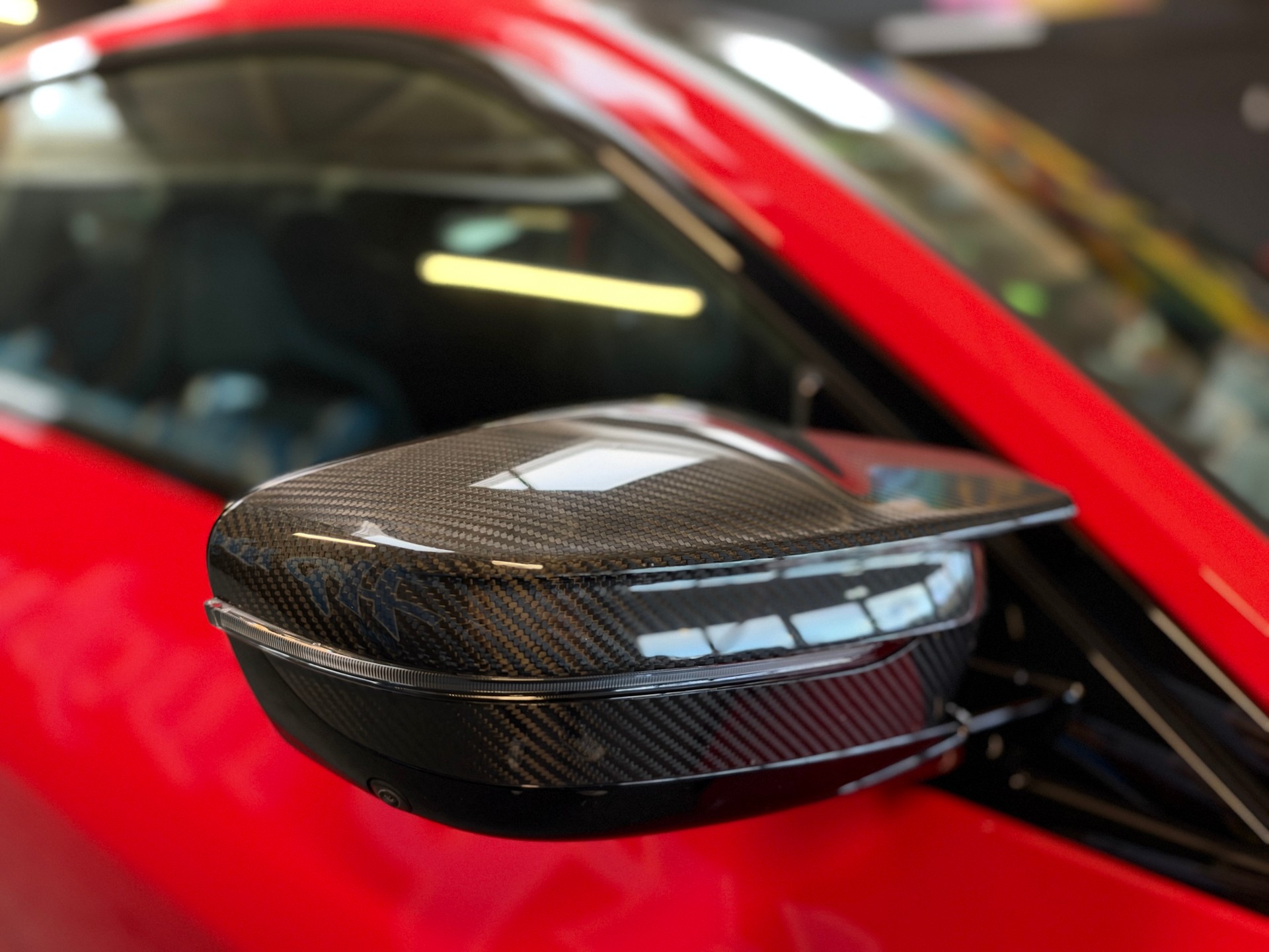 BMW M4 Coupé Competition / St.James red / Ceramic / Carbon-image-12
