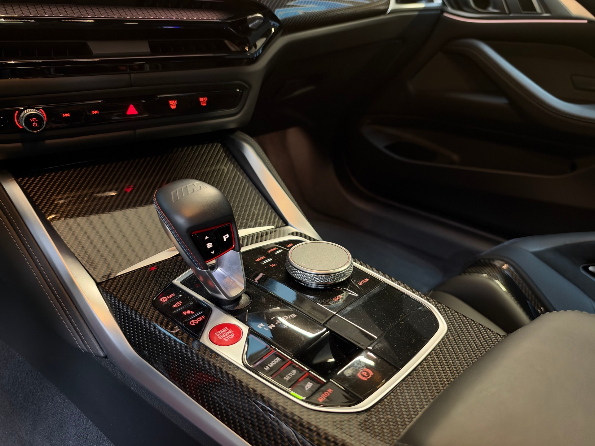 BMW M4 Coupé Competition / St.James red / Ceramic / Carbon-image-17