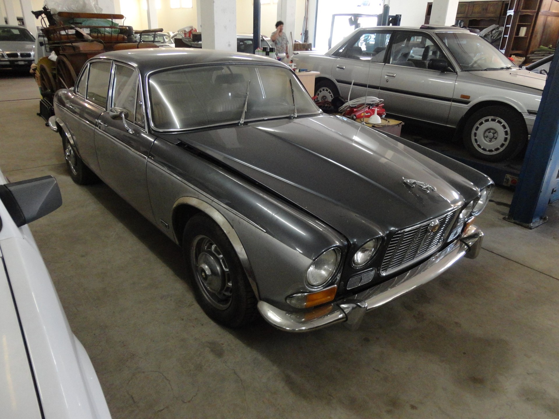 JAGUAR XJ 2.8-image-1