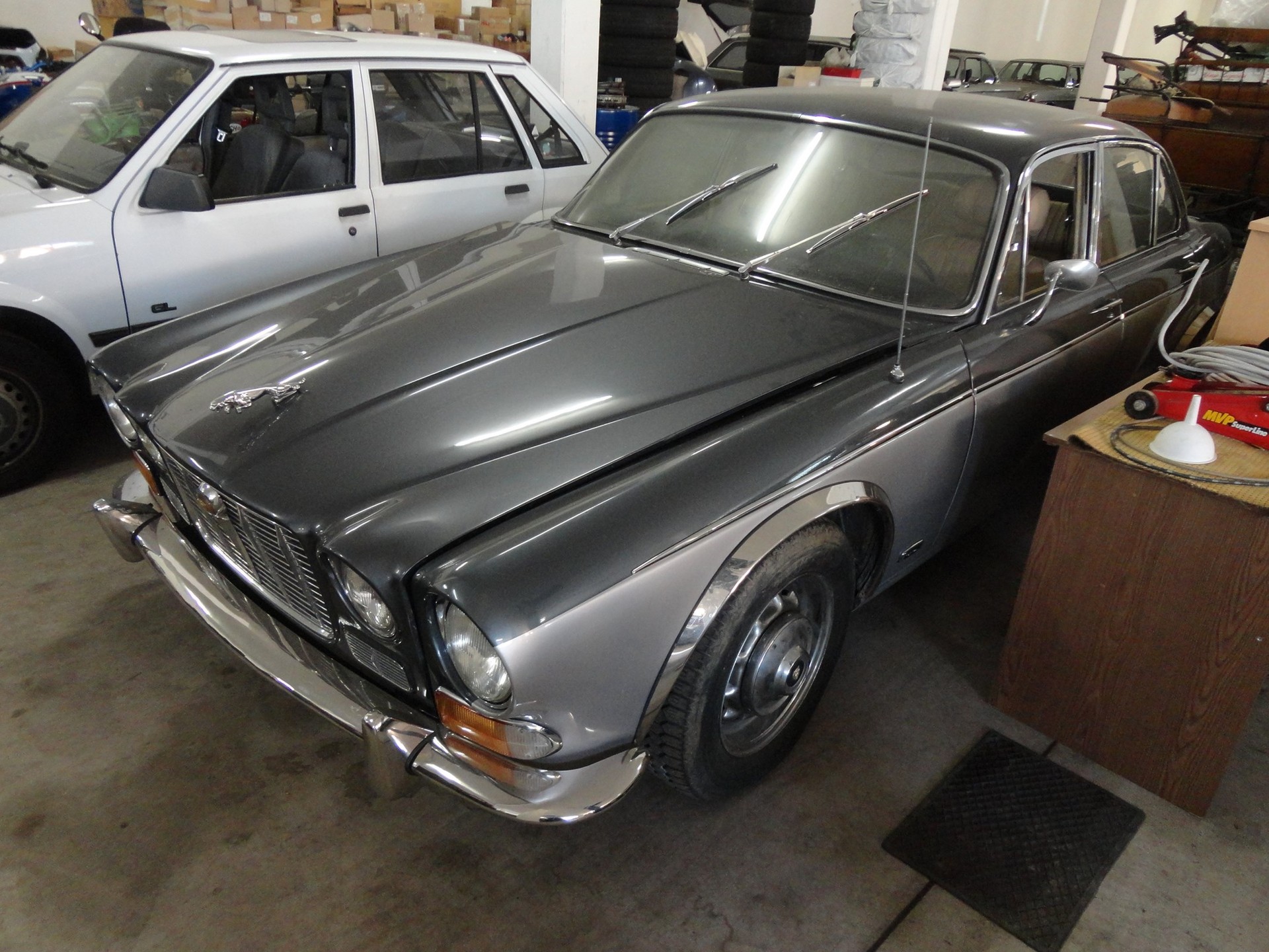 JAGUAR XJ 2.8-image-2