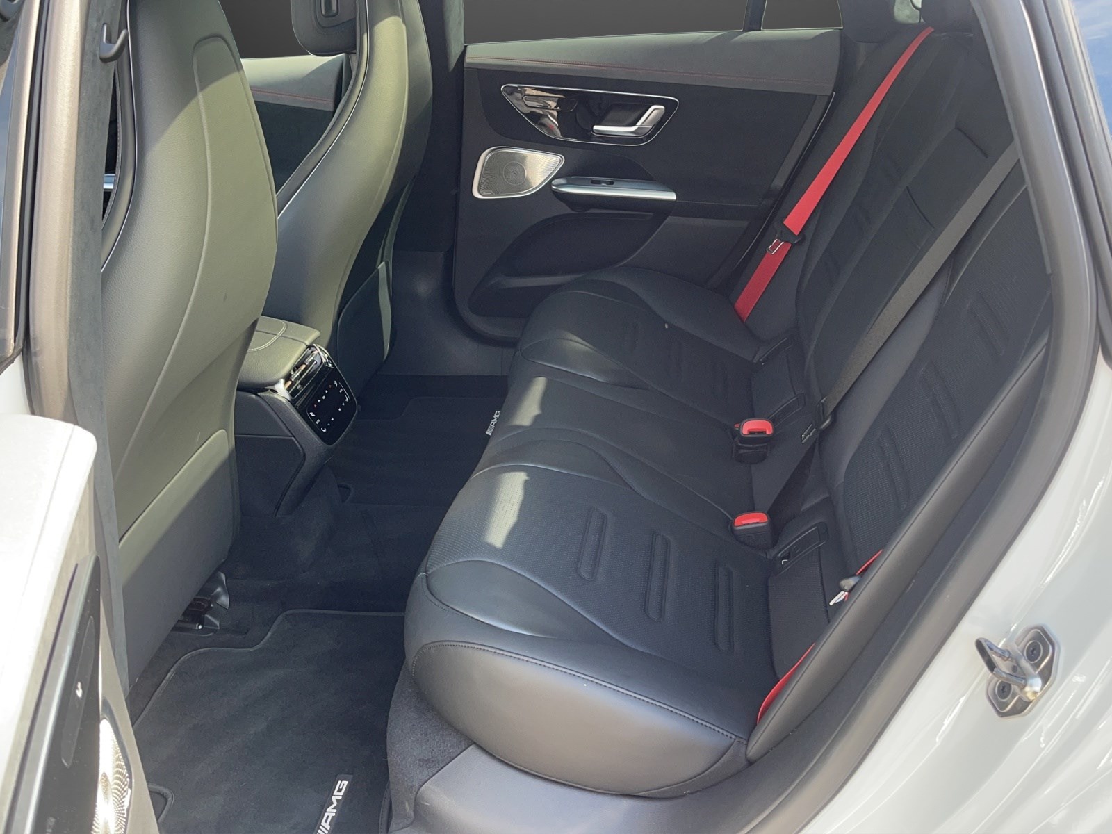MERCEDES-BENZ EQE 43 AMG 4 Matic-image-8
