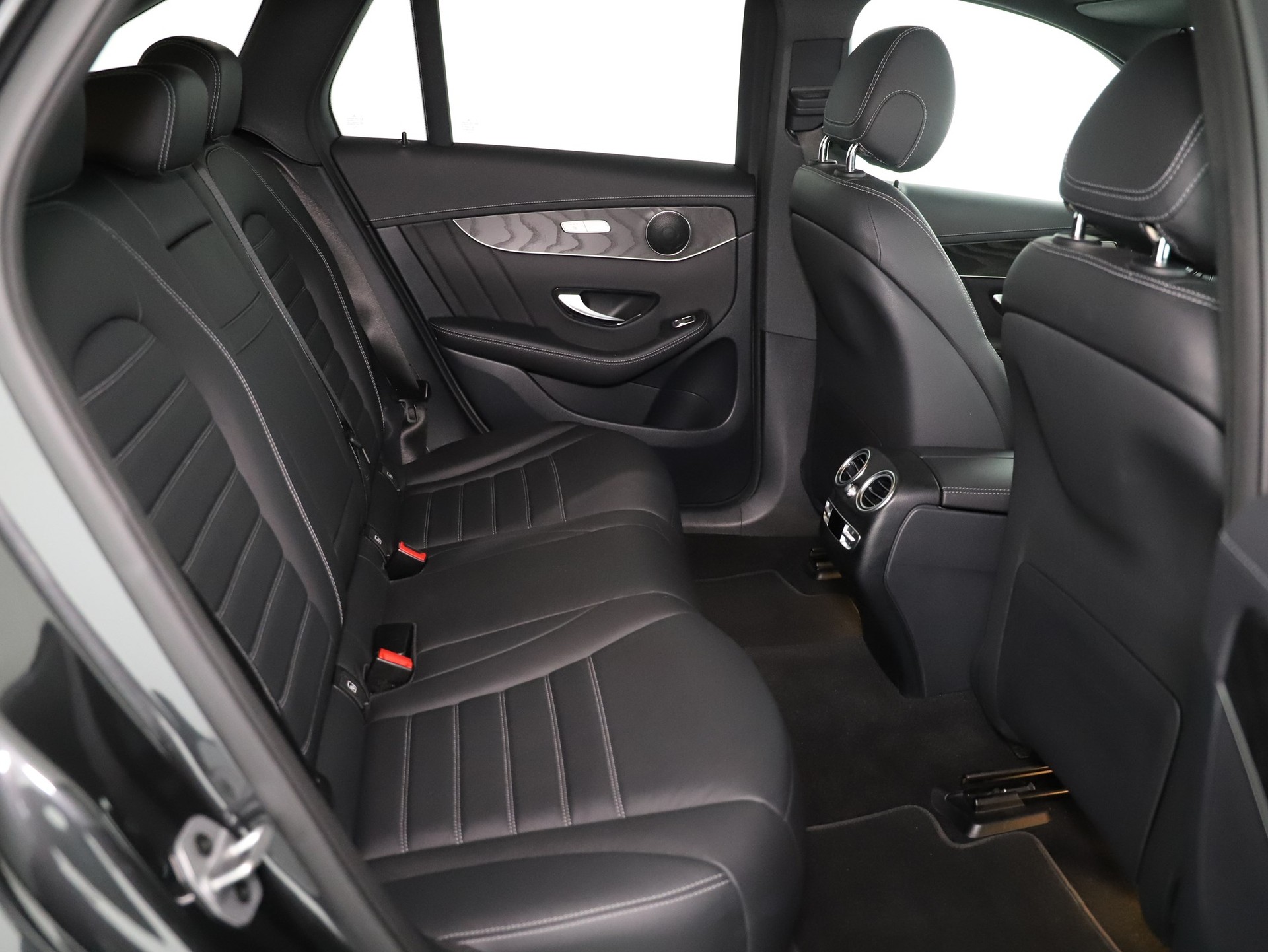 MERCEDES-BENZ GLC 300 e AMG Line 4Matic-image-10