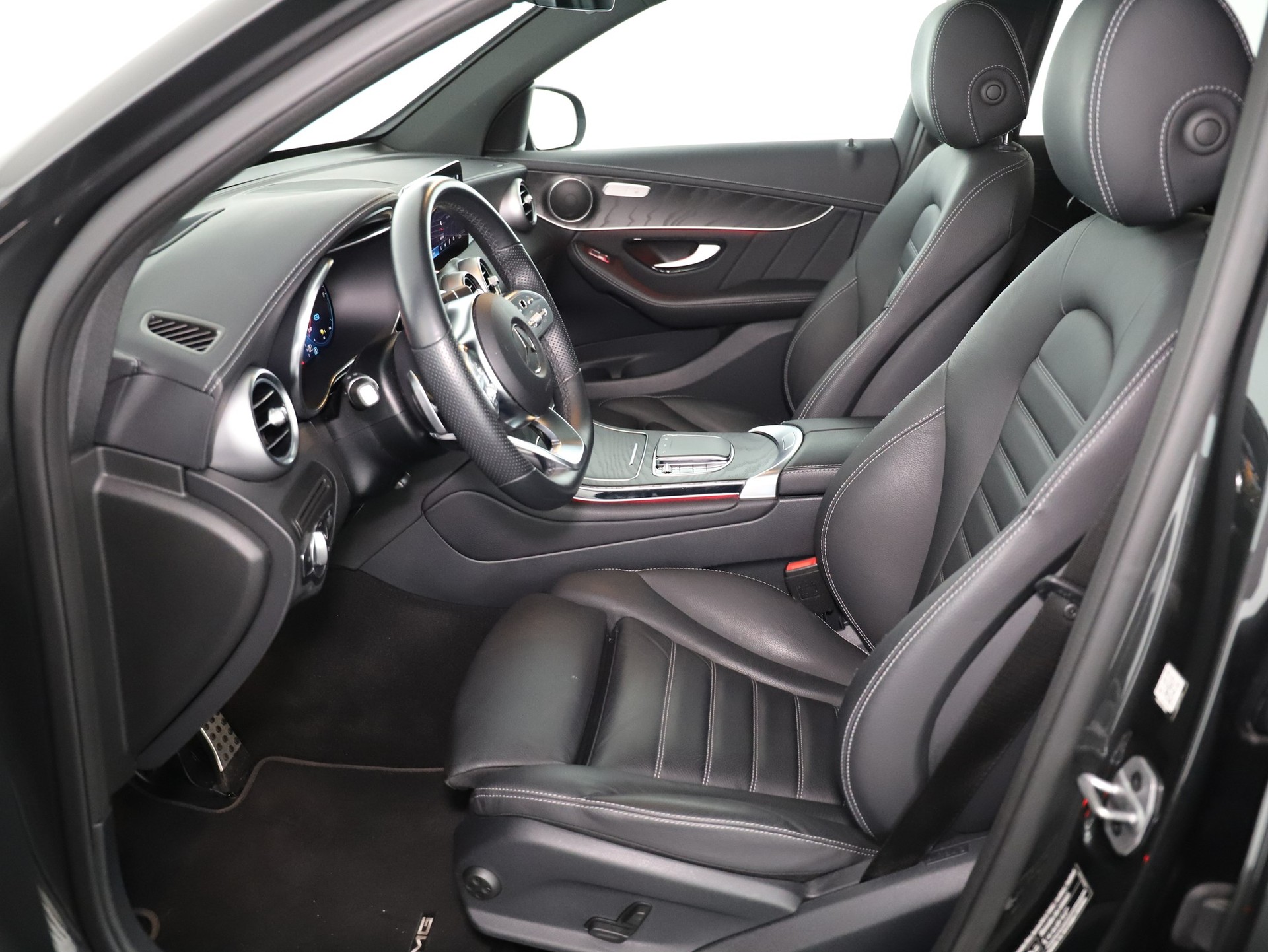 MERCEDES-BENZ GLC 300 e AMG Line 4Matic-image-11