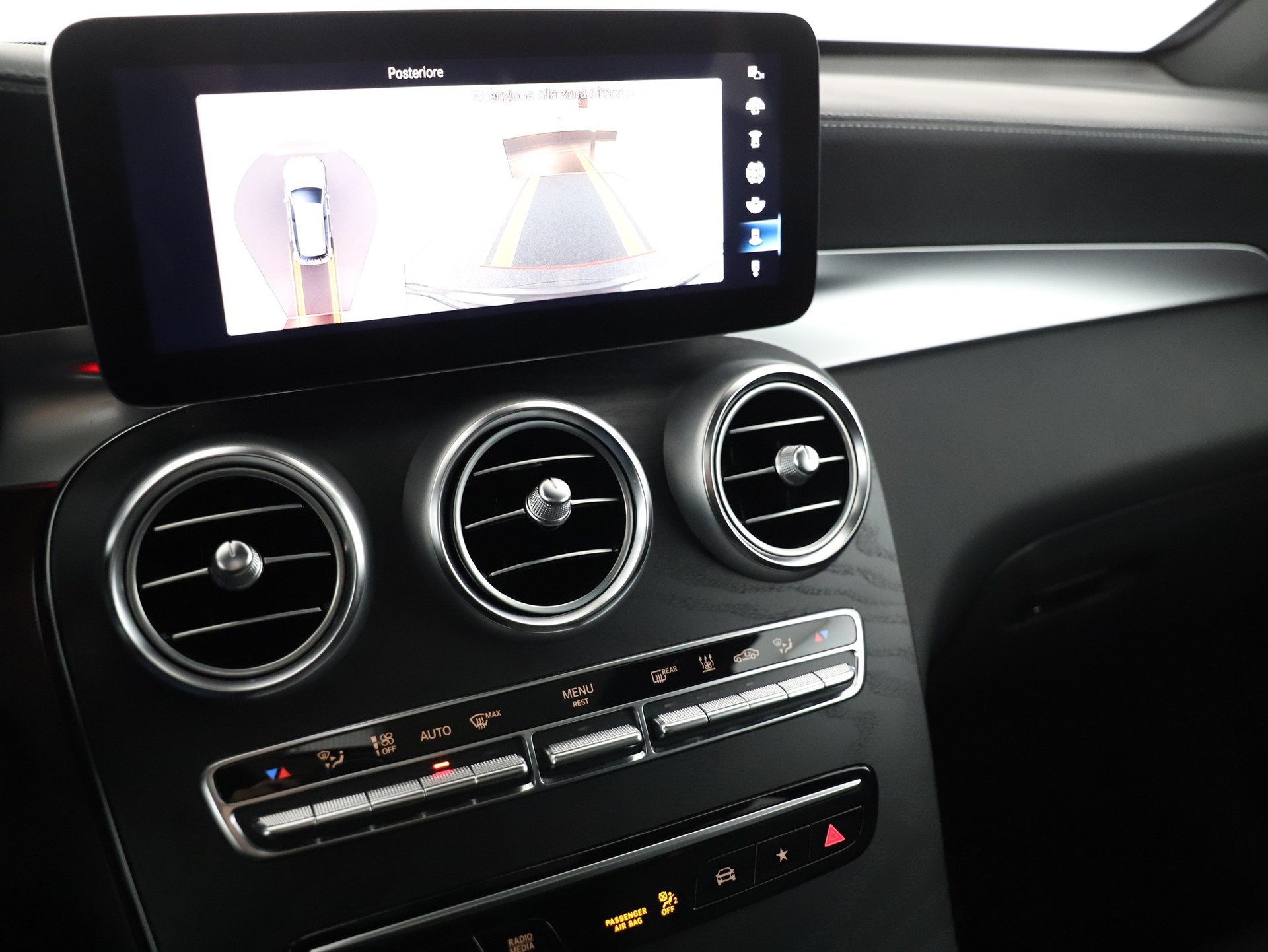 MERCEDES-BENZ GLC 300 e AMG Line 4Matic-image-15