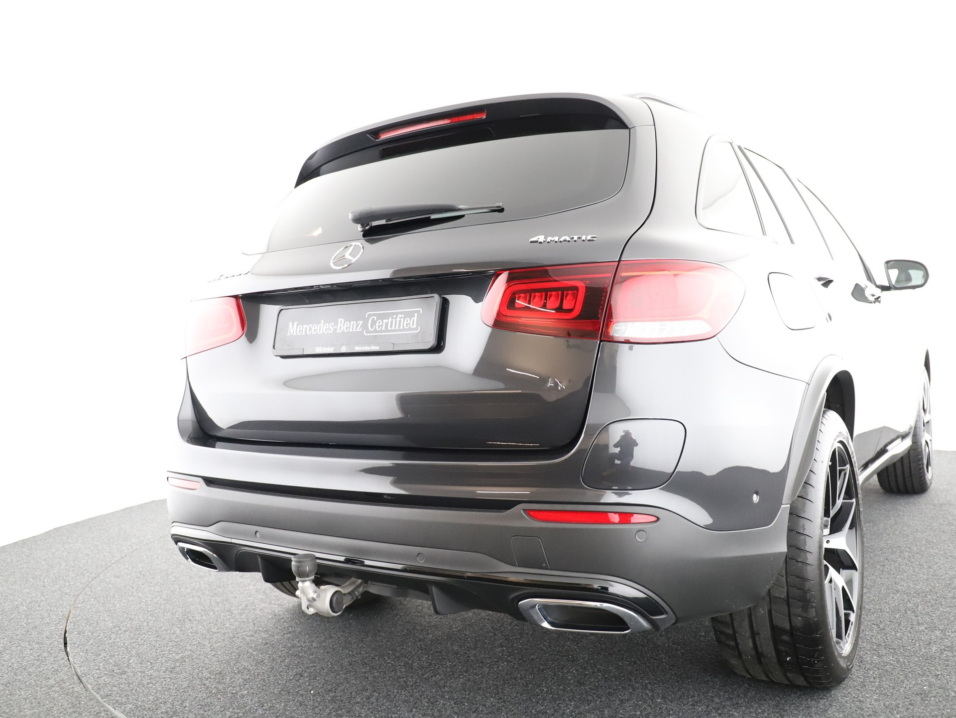 MERCEDES-BENZ GLC 300 e AMG Line 4Matic-image-9