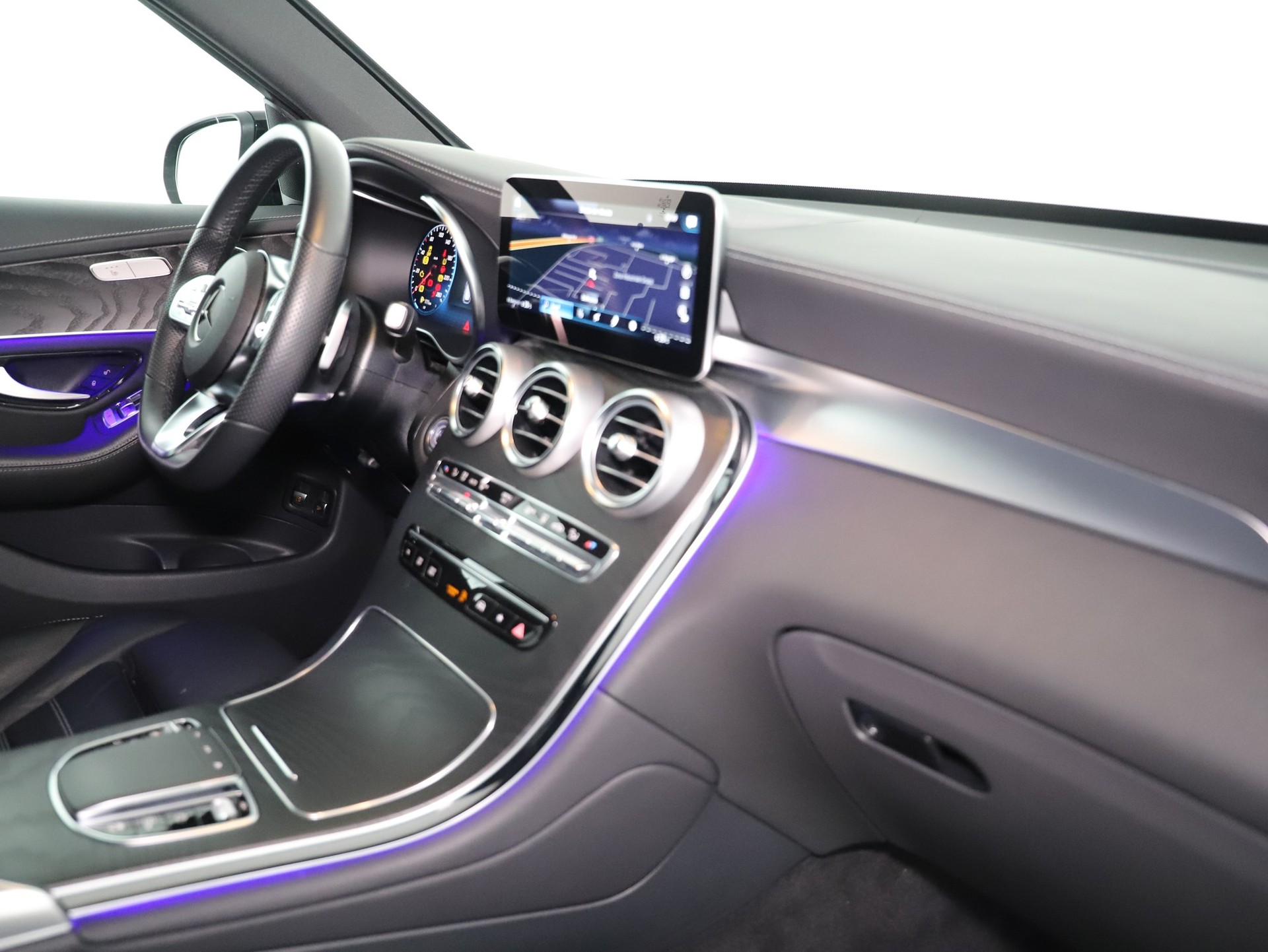MERCEDES-BENZ GLC 300 e AMG Line 4Matic-image-12