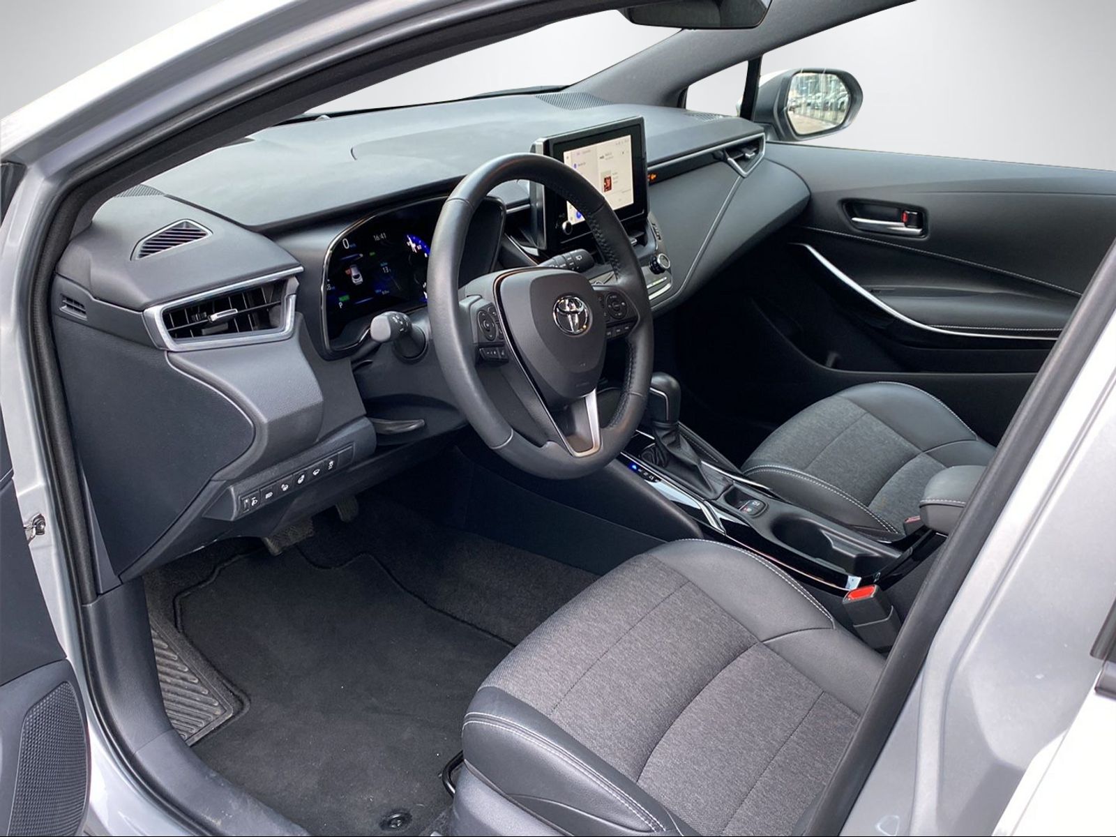 TOYOTA Corolla 1.8 HSD Trend-image-13
