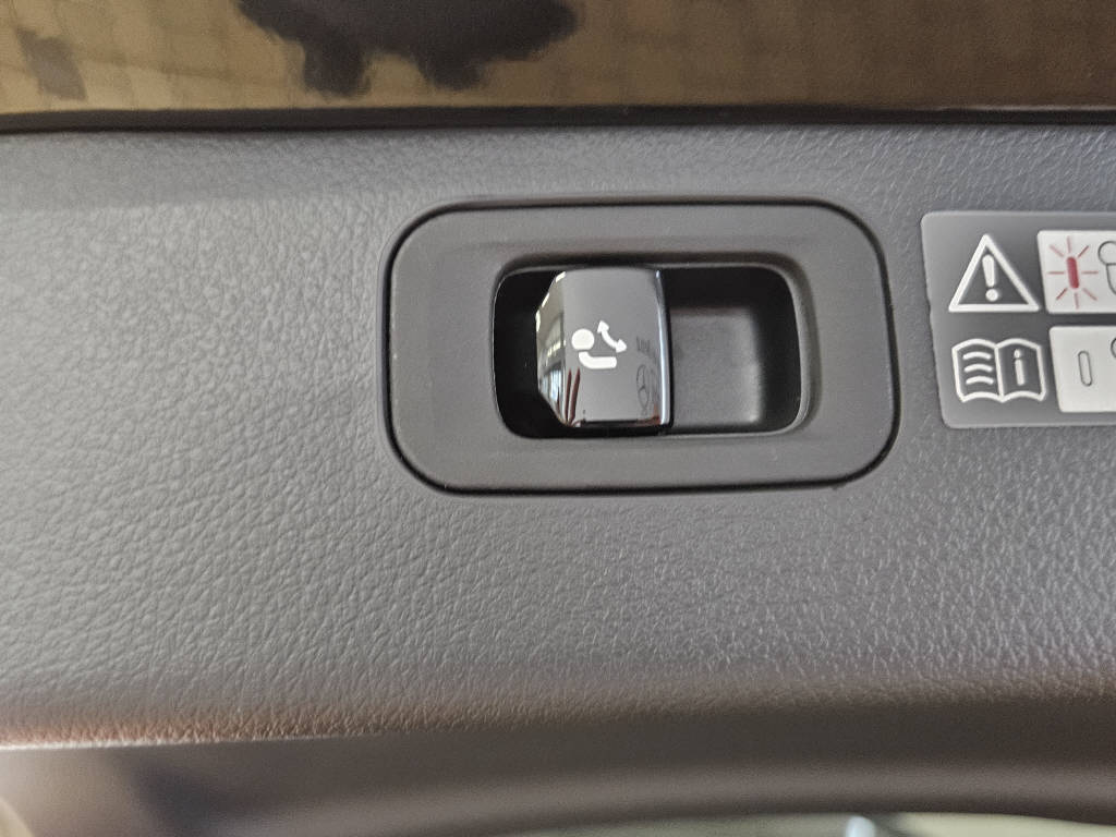 MERCEDES-BENZ C 220 d 4Matic Kombi AMG Line Swiss Star-image-13
