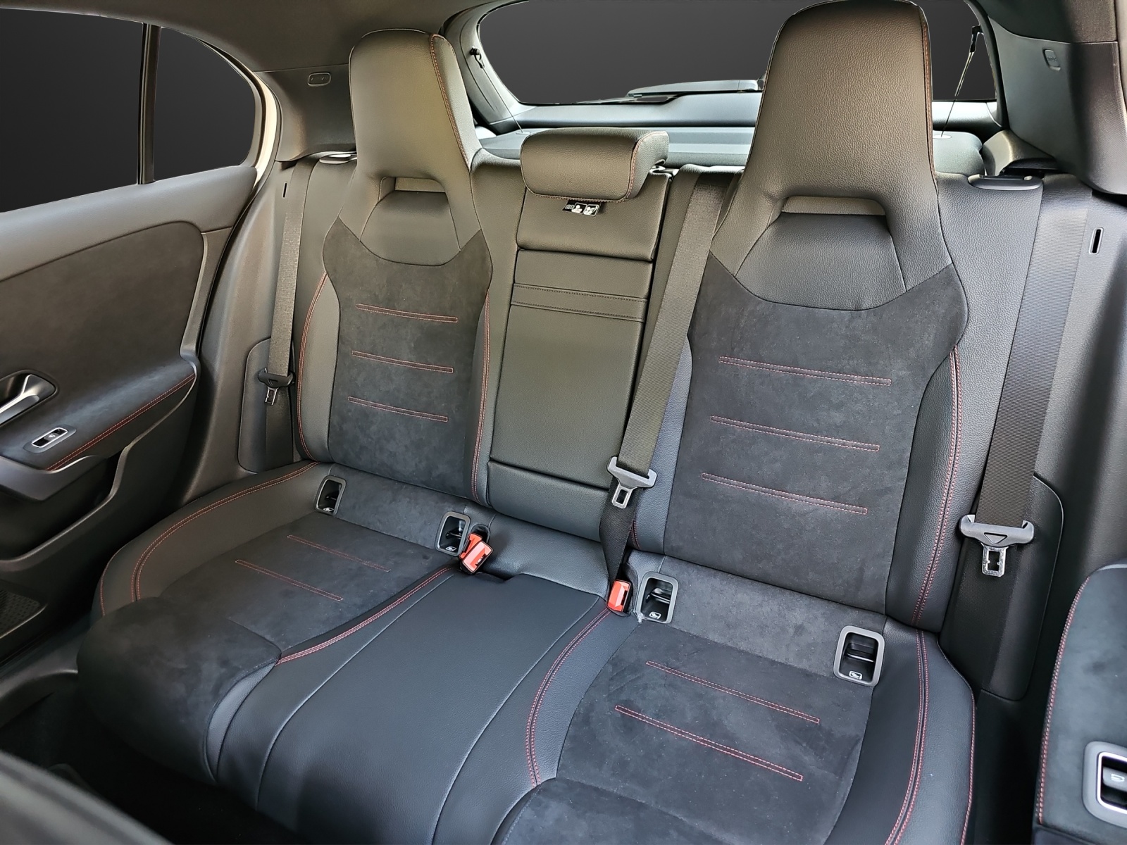MERCEDES-BENZ A 250 e 8G-DCT-image-13