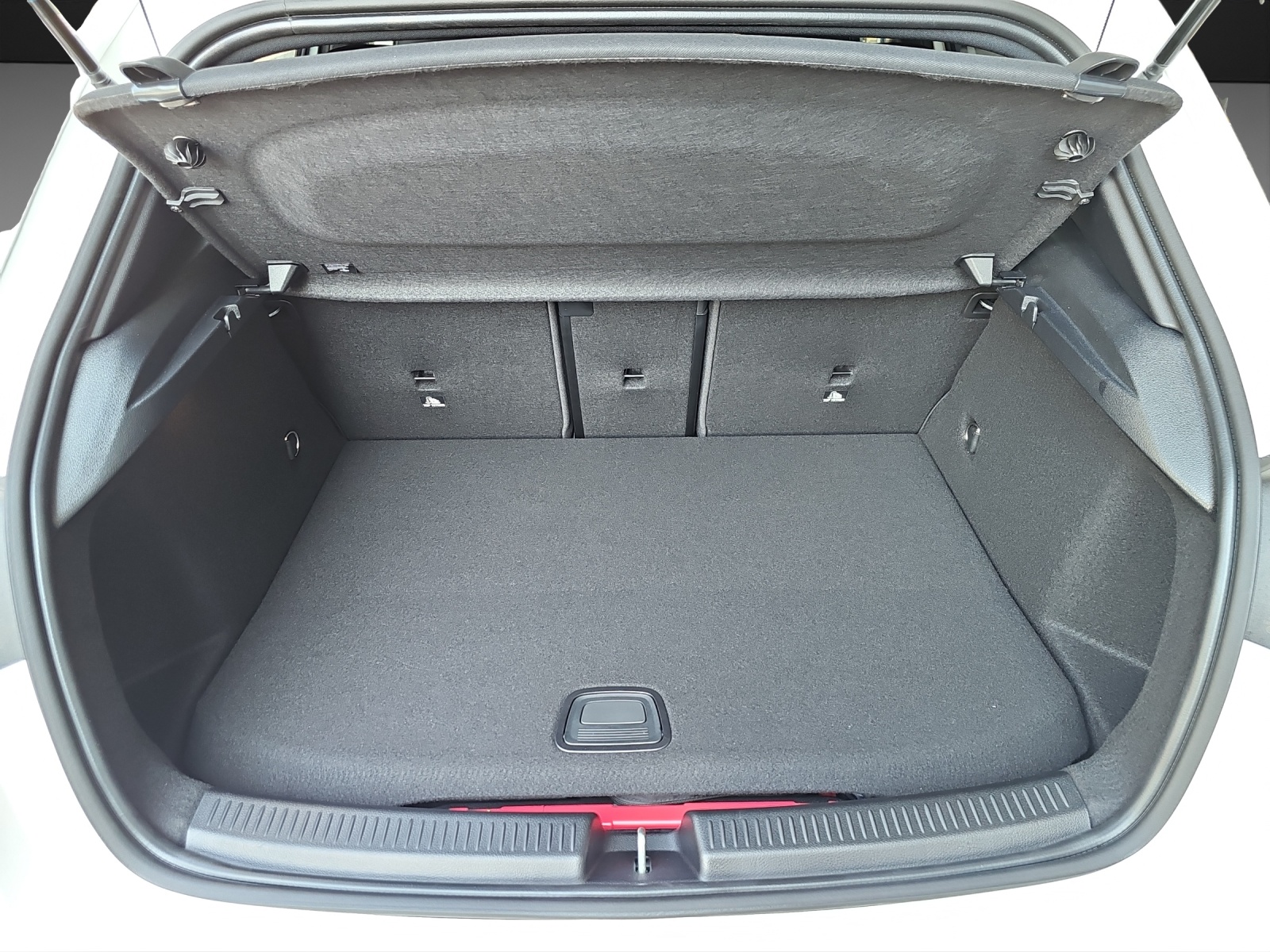 MERCEDES-BENZ A 250 e 8G-DCT-image-8