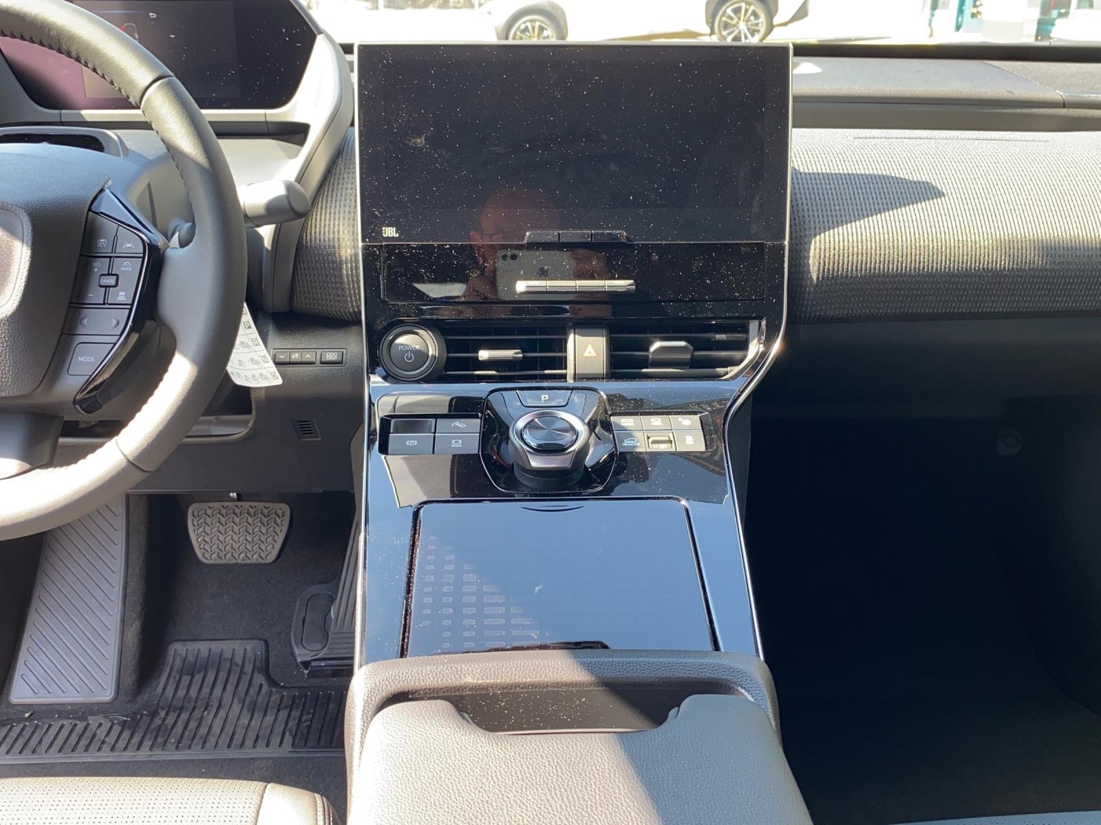 TOYOTA bZ4X Premium AWD-image-13