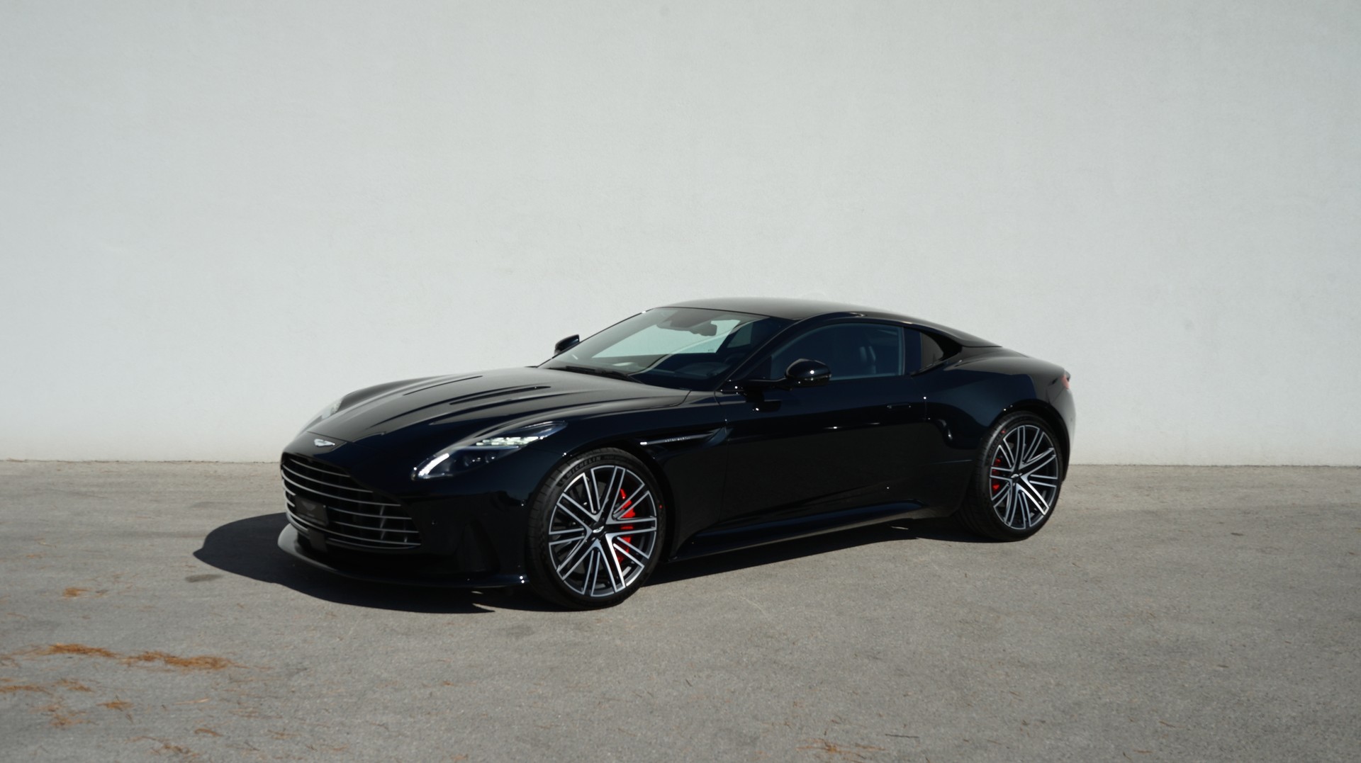 ASTON MARTIN DB12-image-0