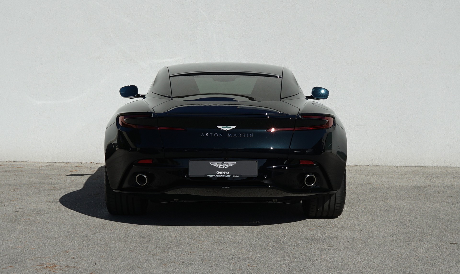 ASTON MARTIN DB12-image-4