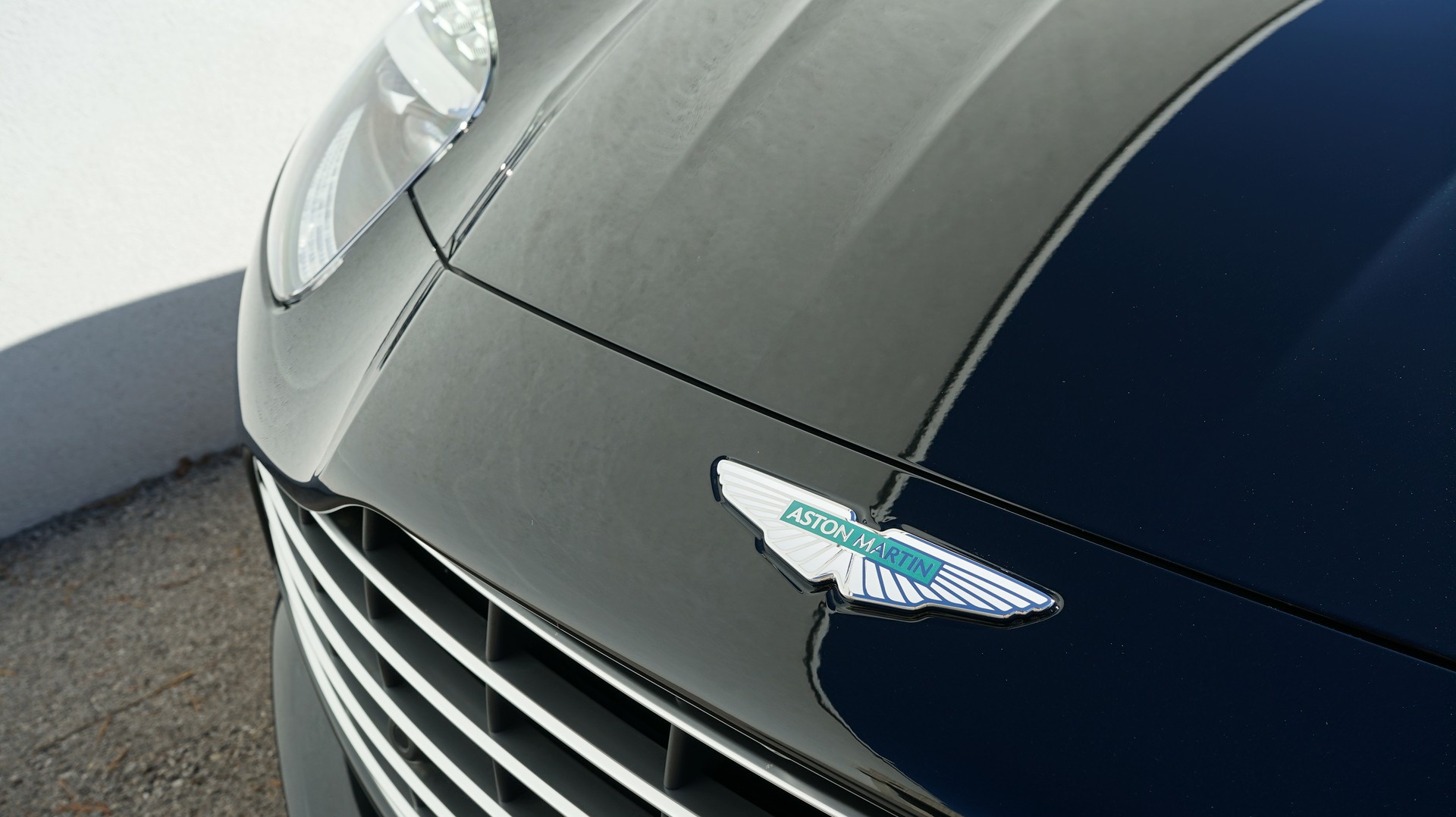 ASTON MARTIN DB12-image-9