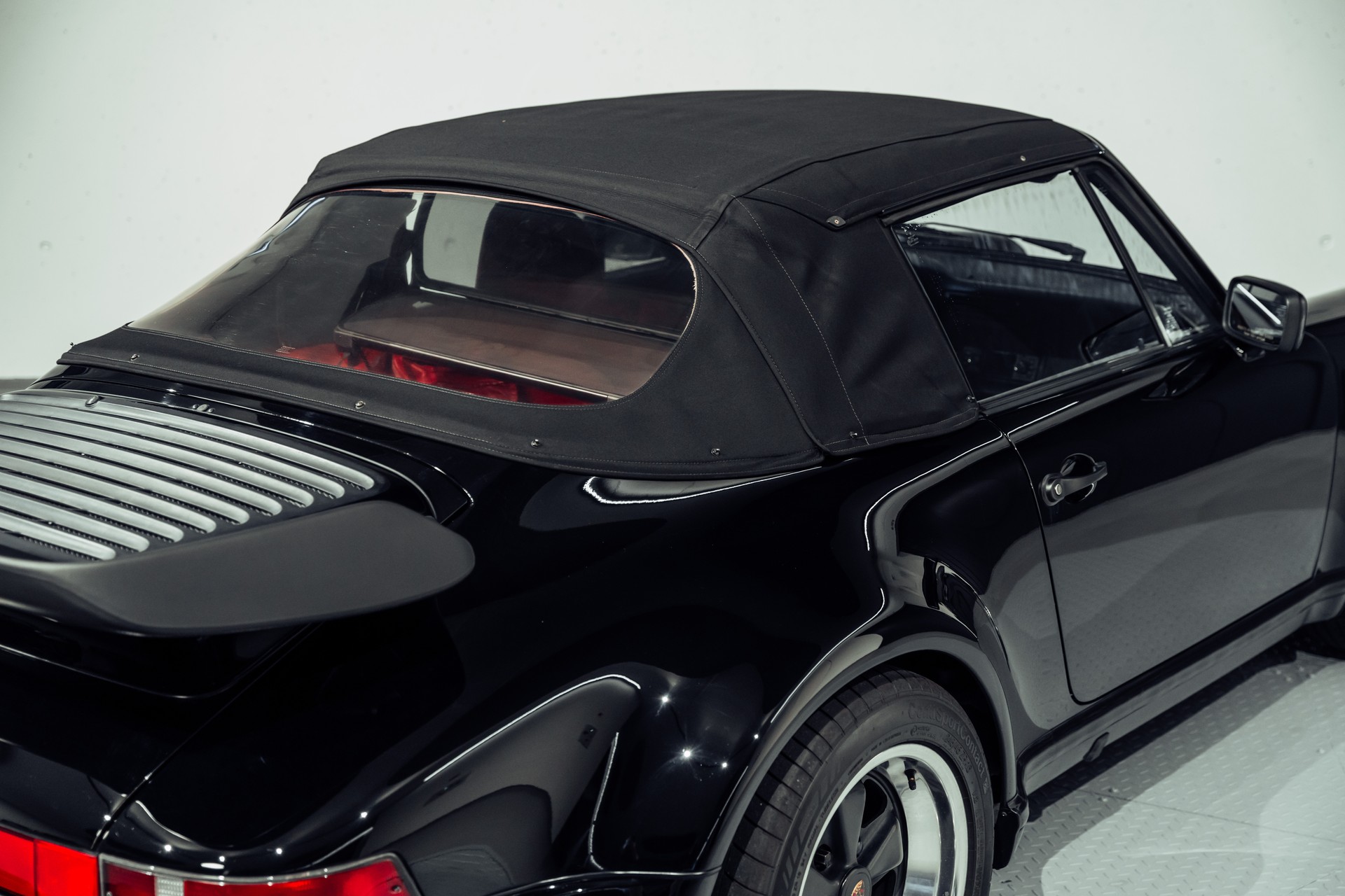 PORSCHE 911 930 3.3 Turbo Cabrio-showroom-element-3
