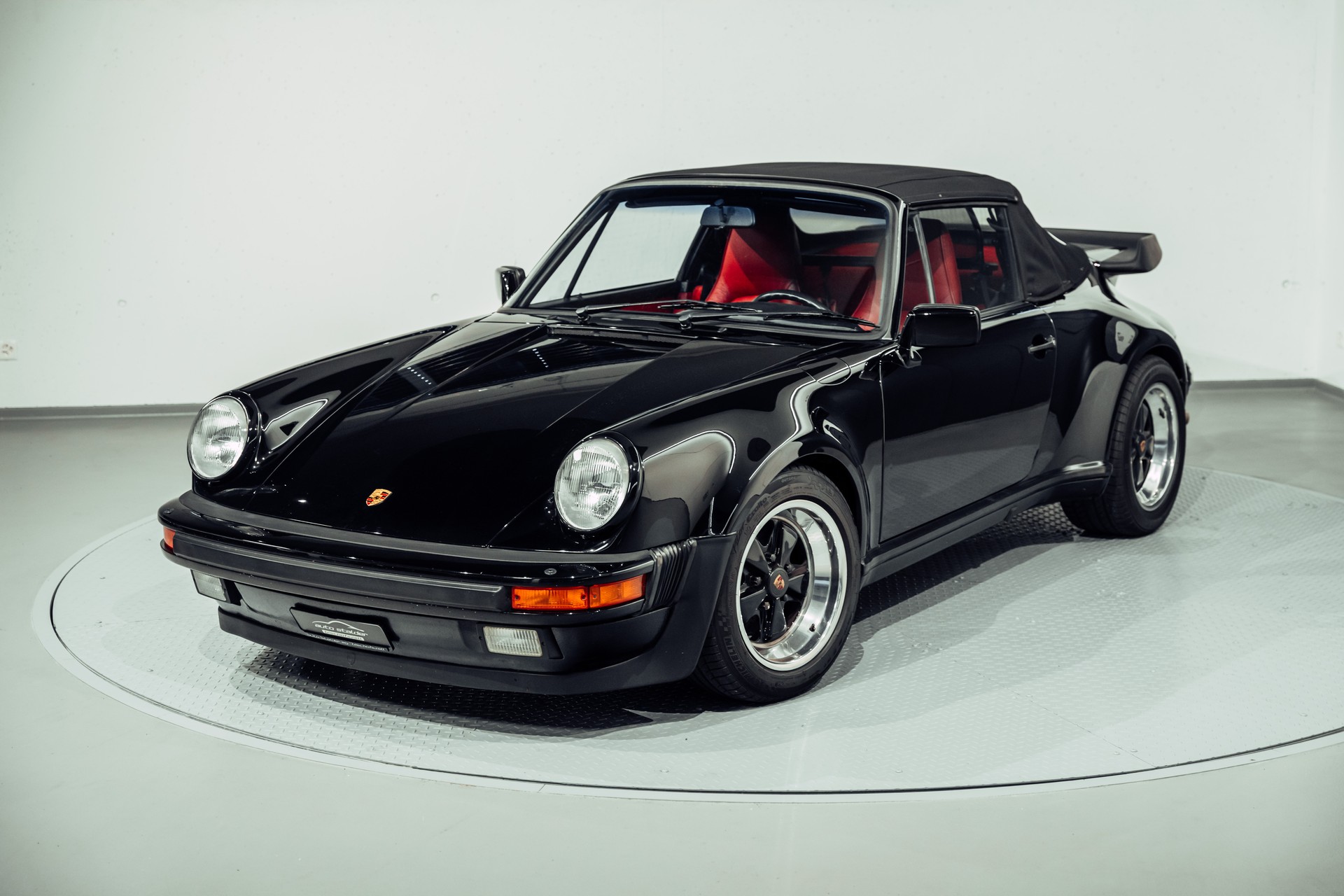PORSCHE 911 930 3.3 Turbo Cabrio-showroom-element-2