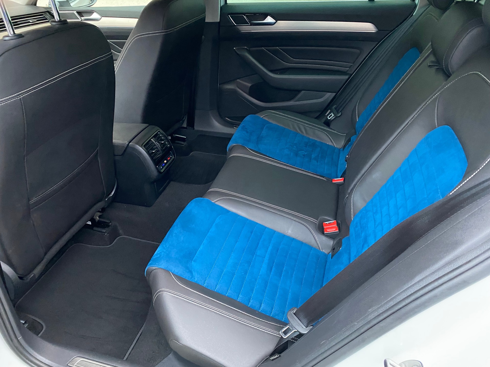 VW Passat 2.0 TDI BMT Elegance 4Motion DSG-image-8
