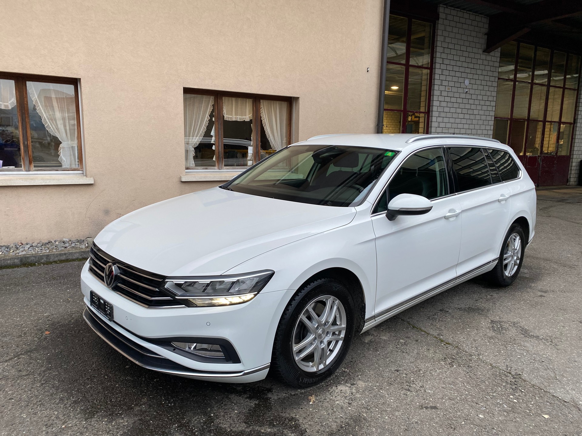 VW Passat 2.0 TDI BMT Elegance 4Motion DSG-image-11
