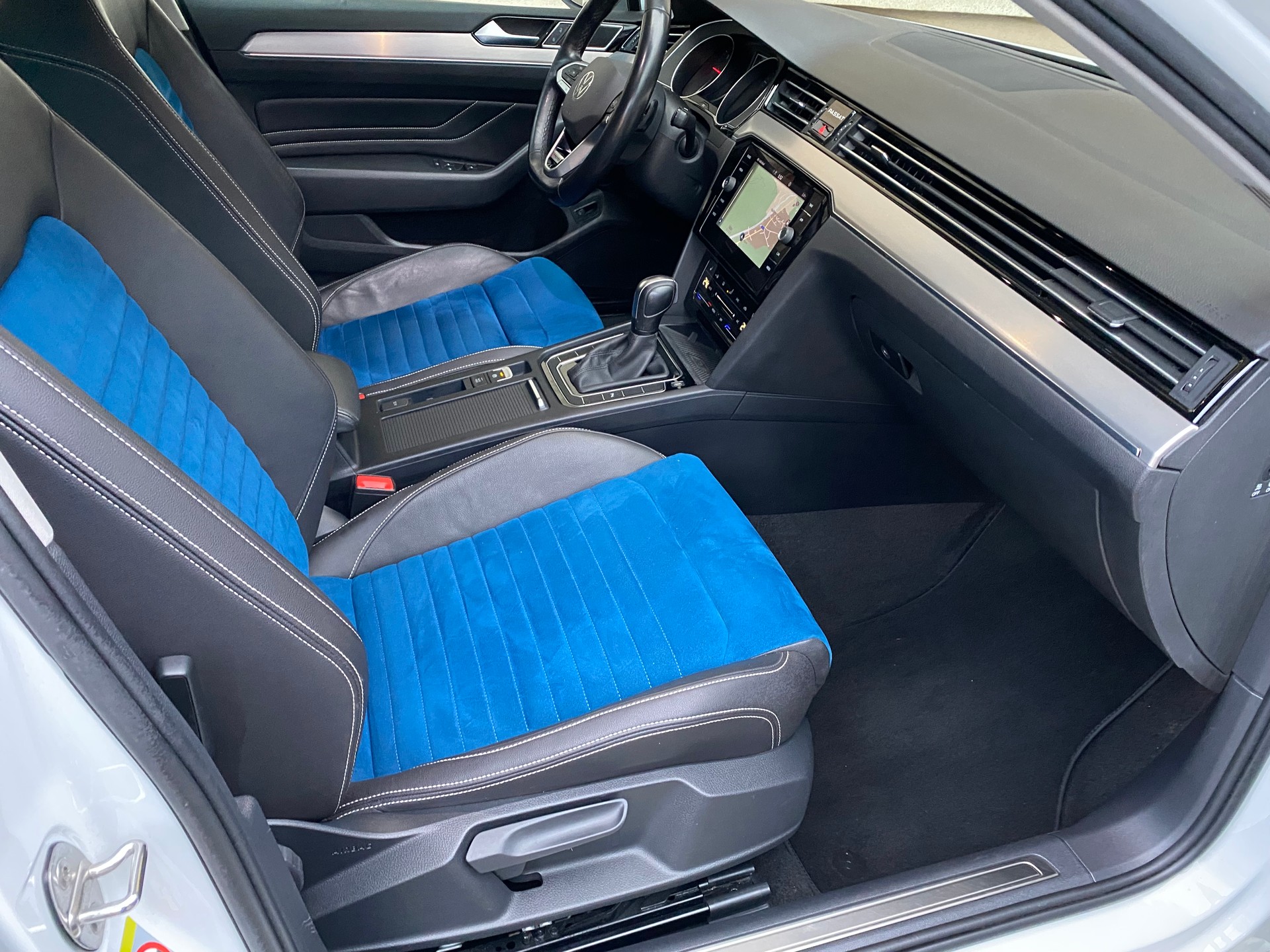 VW Passat 2.0 TDI BMT Elegance 4Motion DSG-image-7