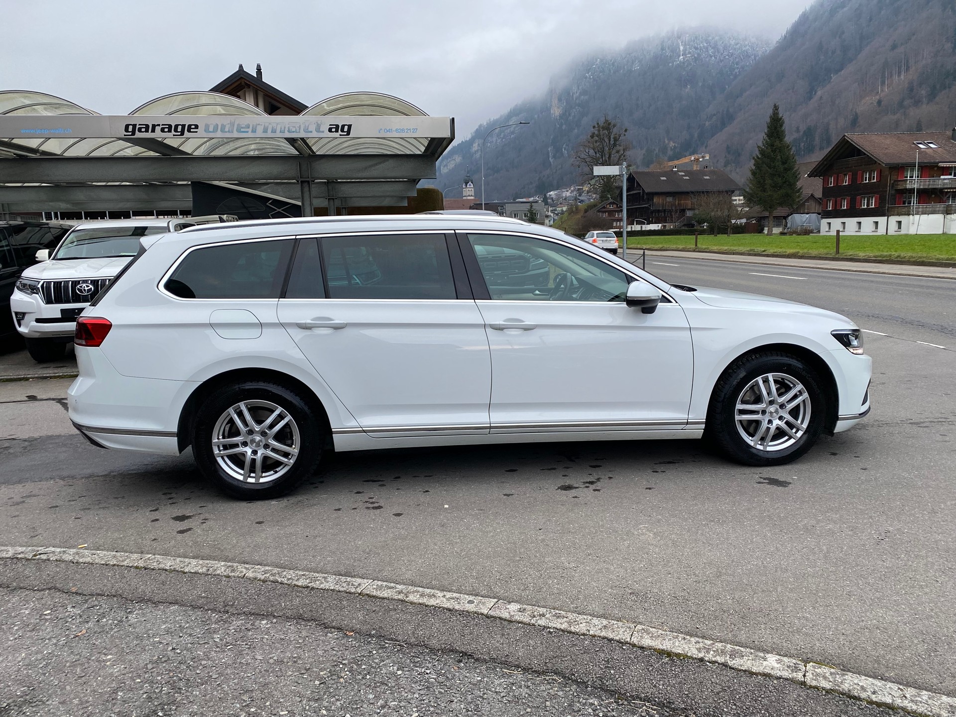 VW Passat 2.0 TDI BMT Elegance 4Motion DSG-image-15
