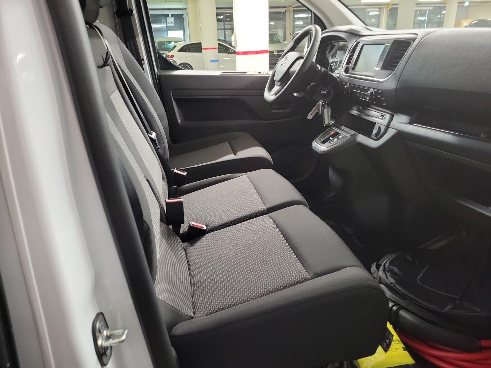 FIAT E-Scudo Kaw. L2 verglast 50 kWh Business Swiss Edition-image-9