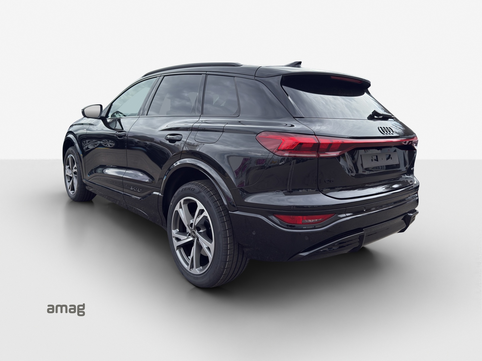 AUDI Q6 e-tron quattro-image-2