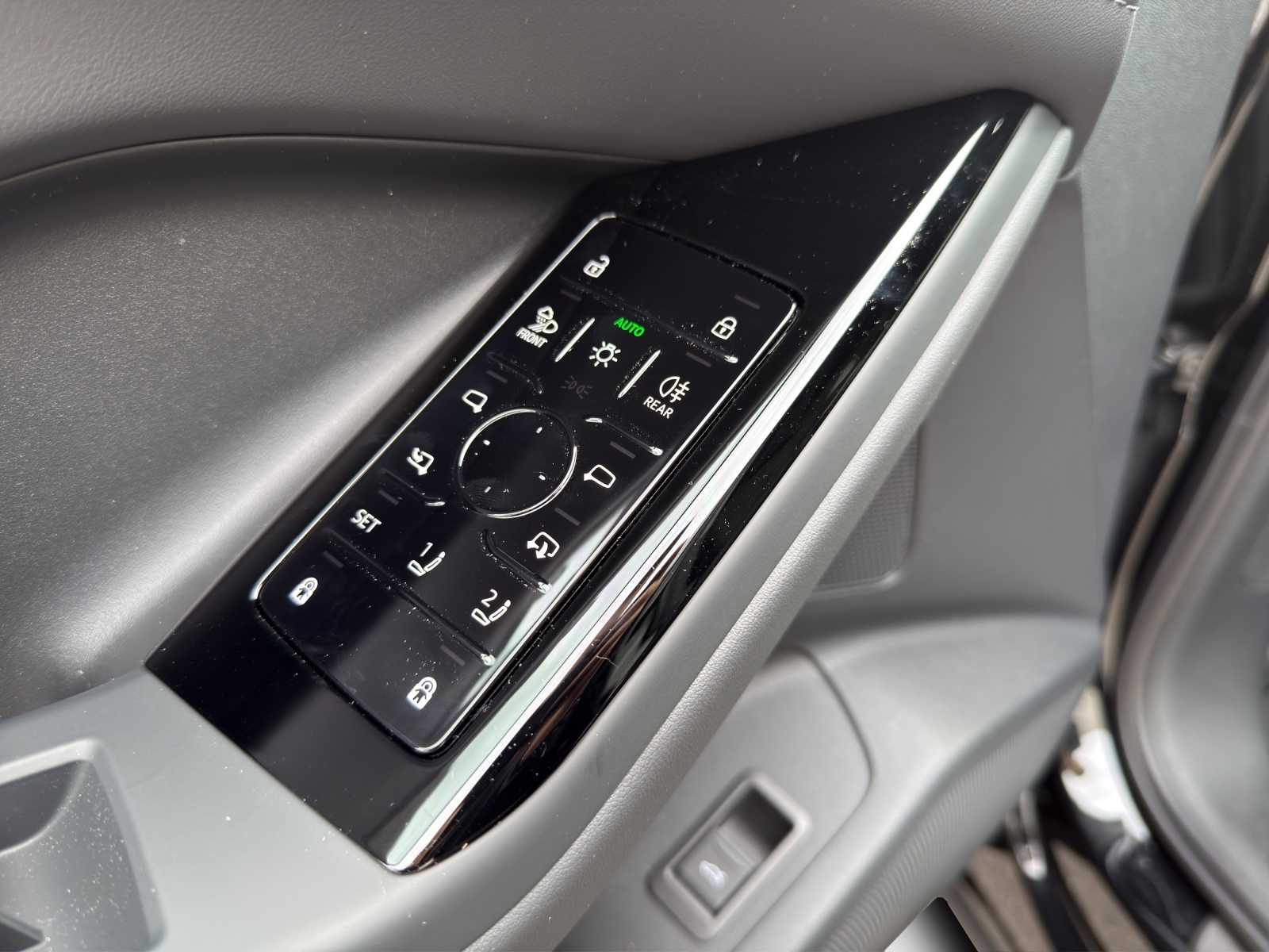 AUDI Q6 e-tron quattro-image-15