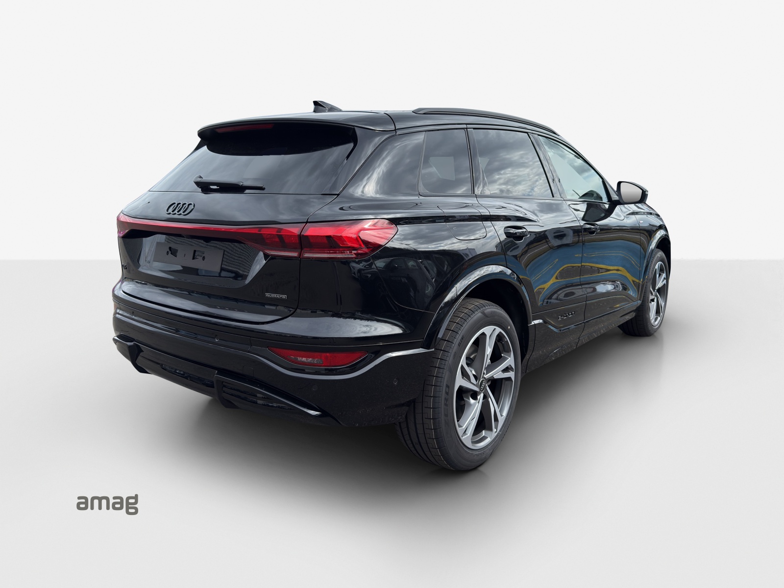 AUDI Q6 e-tron quattro-image-4