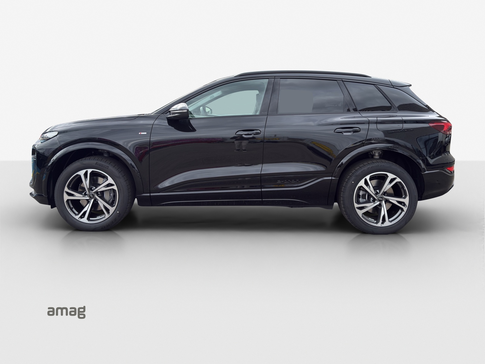 AUDI Q6 e-tron quattro-image-1
