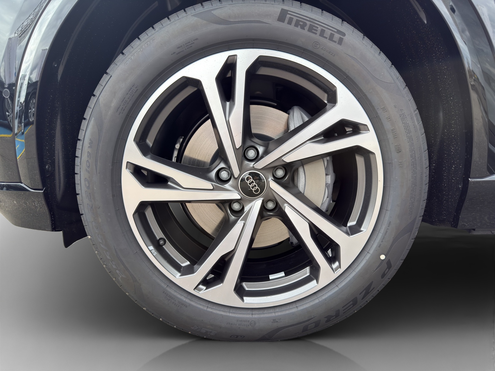 AUDI Q6 e-tron quattro-image-13