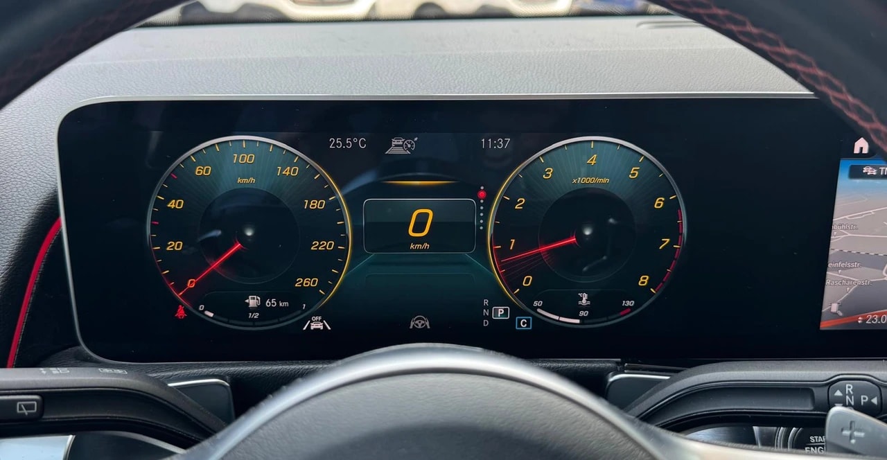 MERCEDES-BENZ GLB 250 4Matic AMG Line 8G-Tronic-image-15