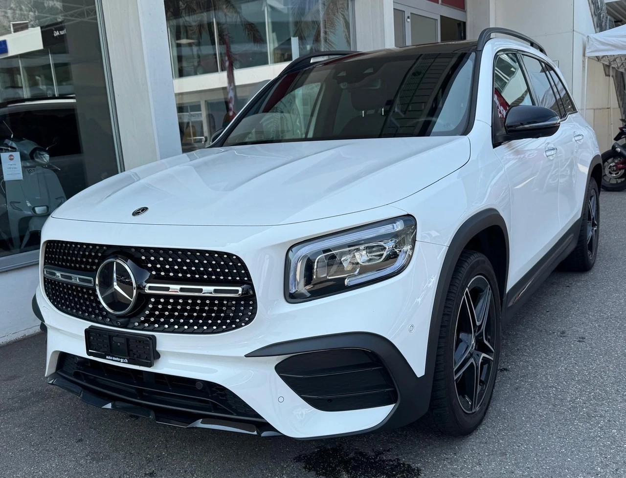 MERCEDES-BENZ GLB 250 4Matic AMG Line 8G-Tronic-image-5
