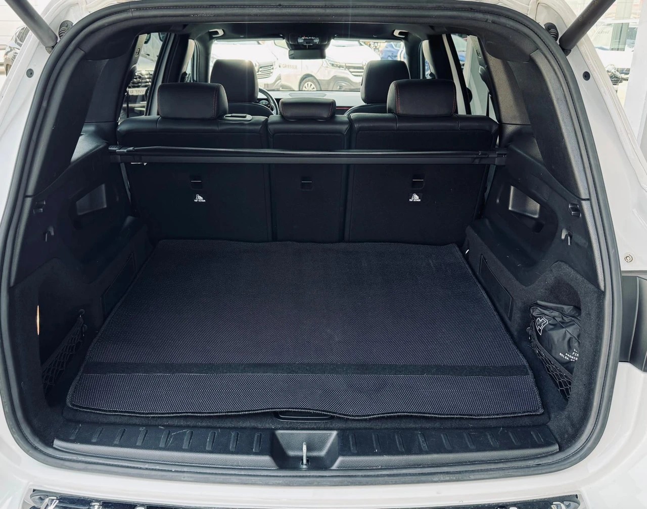 MERCEDES-BENZ GLB 250 4Matic AMG Line 8G-Tronic-image-11