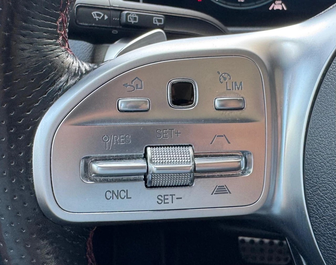 MERCEDES-BENZ GLB 250 4Matic AMG Line 8G-Tronic-image-14
