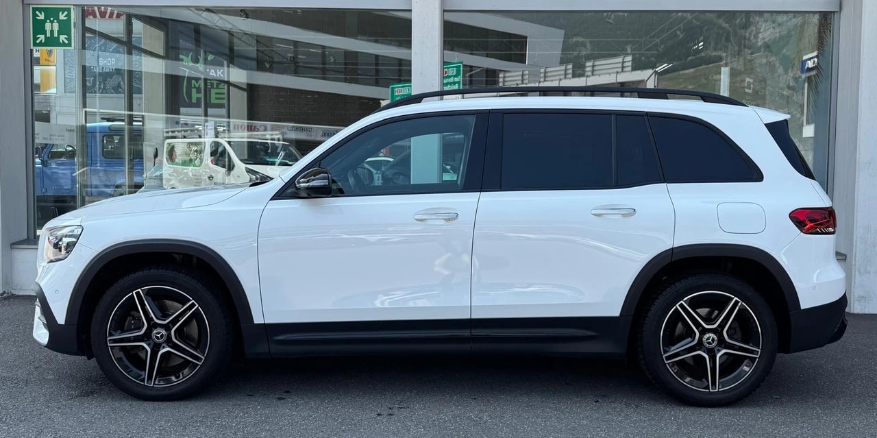 MERCEDES-BENZ GLB 250 4Matic AMG Line 8G-Tronic-image-2