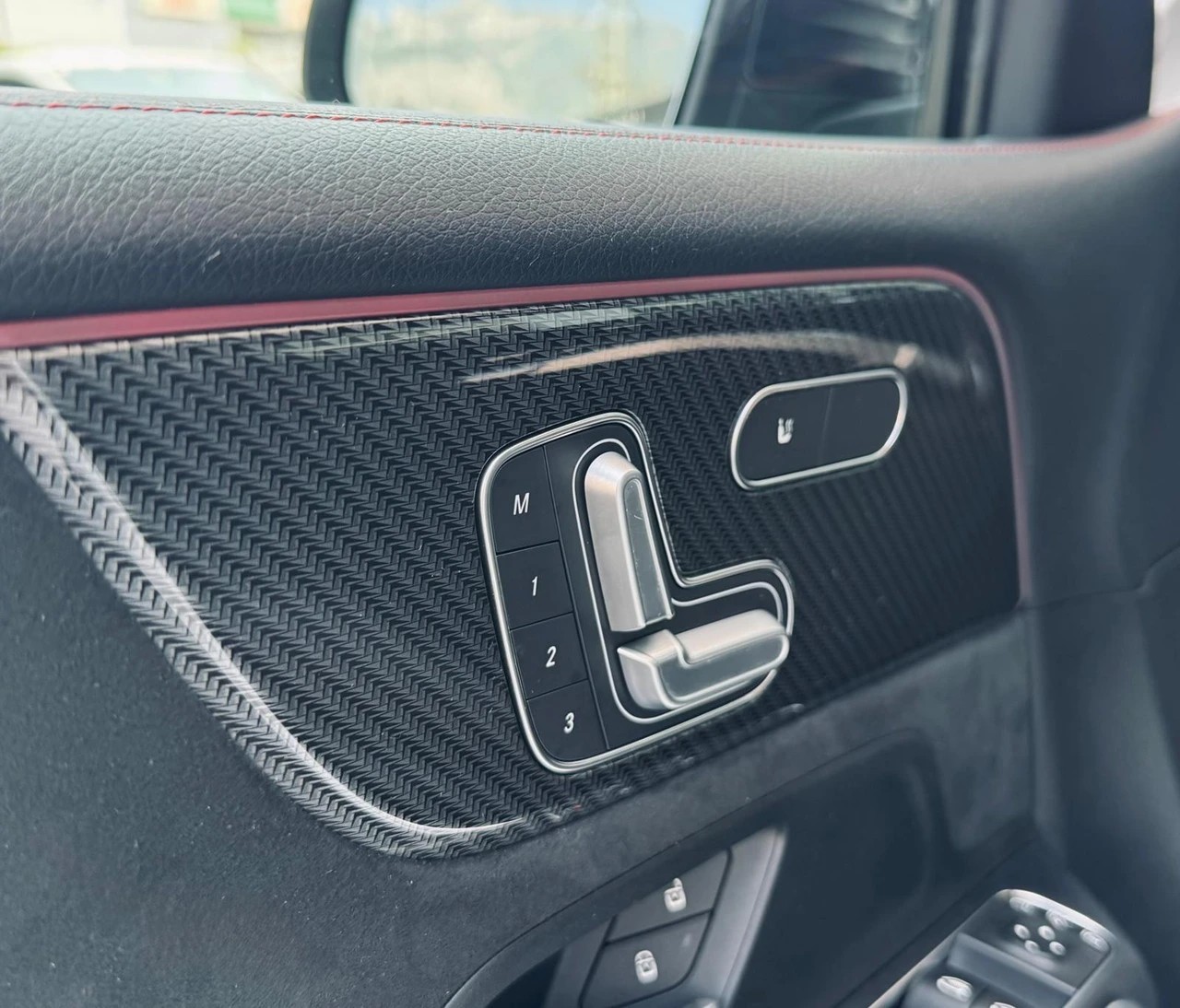 MERCEDES-BENZ GLB 250 4Matic AMG Line 8G-Tronic-image-8