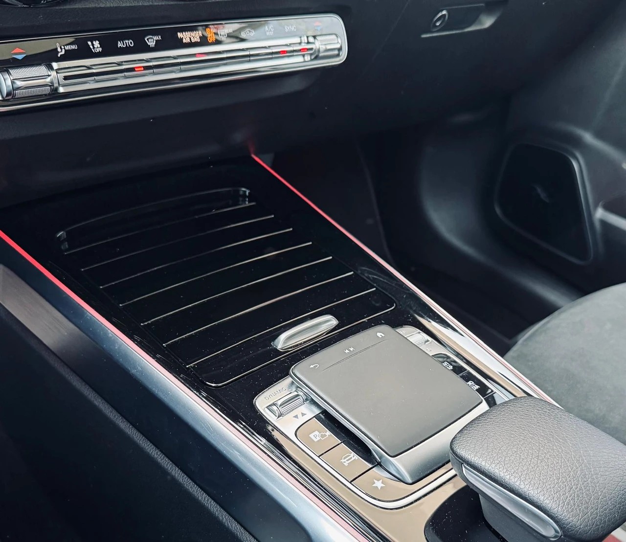 MERCEDES-BENZ GLB 250 4Matic AMG Line 8G-Tronic-image-18